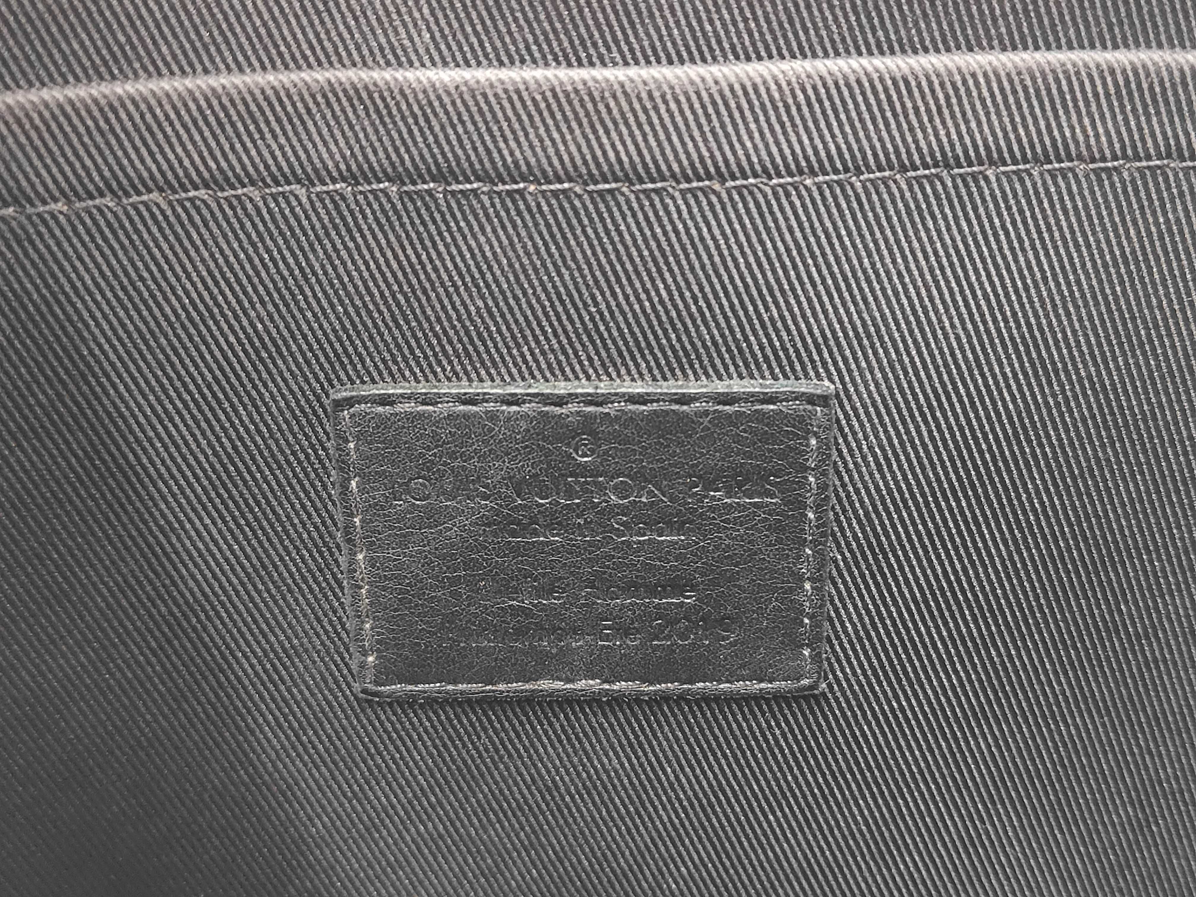 Taurillon Pochette A4 M67461 Bag — view 11