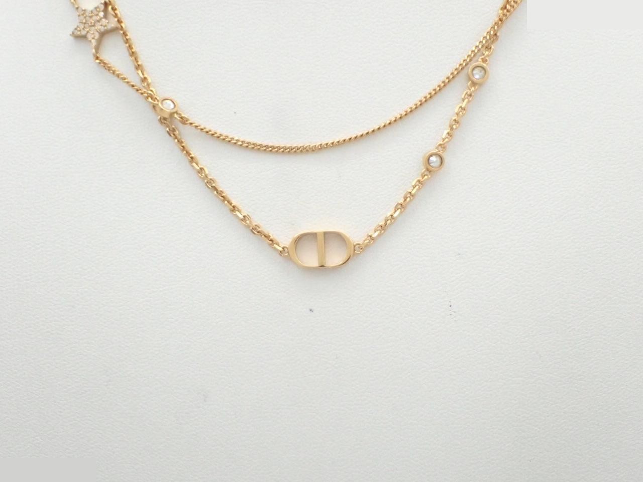 Other line: Precious metal necklaces and pendants, neck circumference approximately 42 cm.