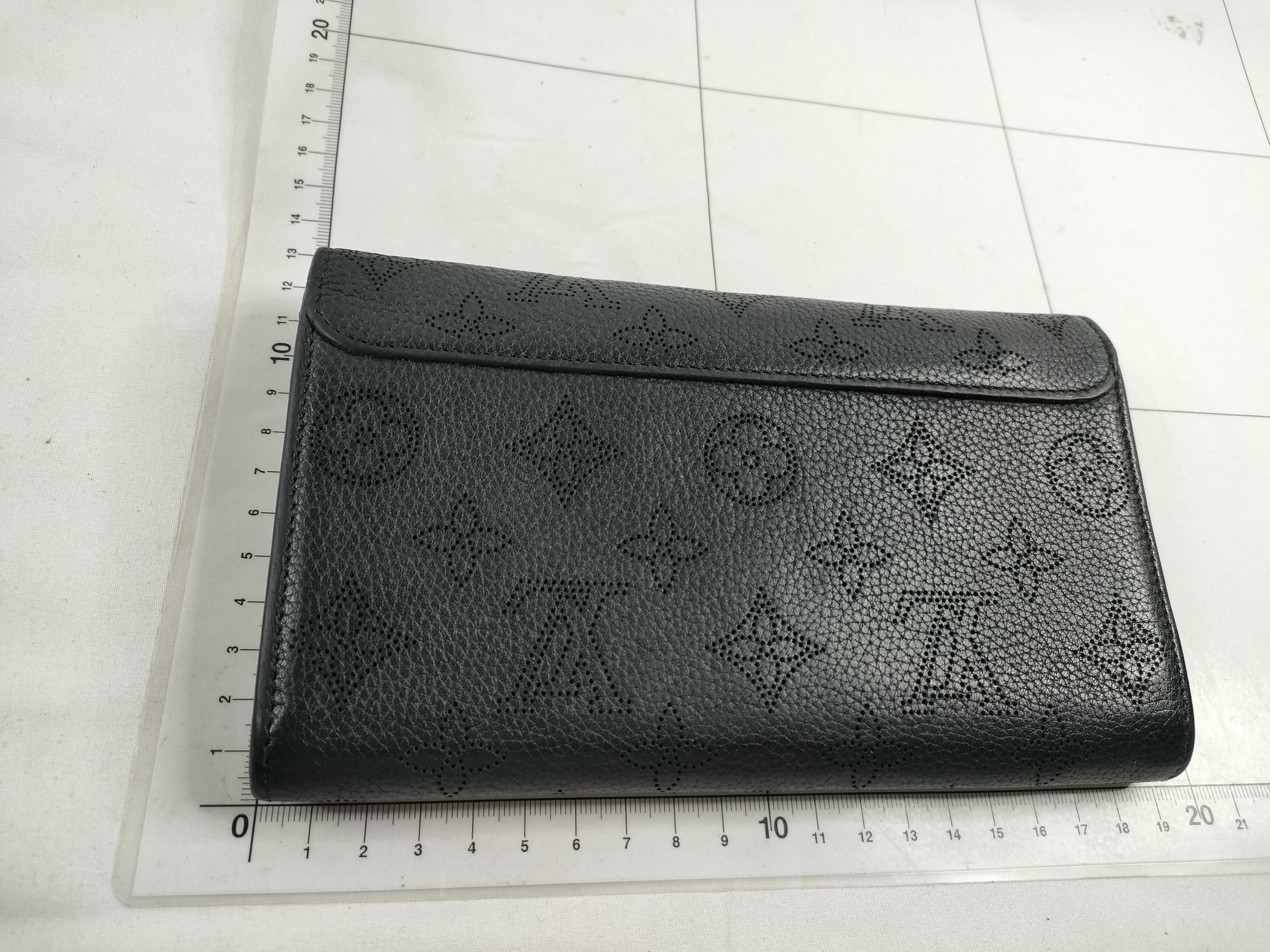Mahina Louis Vuitton Portefeuille Mahina Wallet — view 2