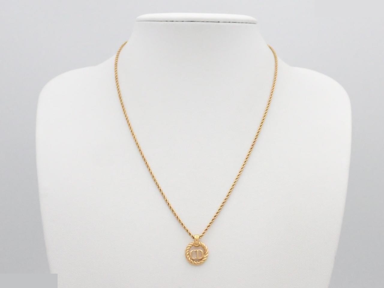 necklace — view 3