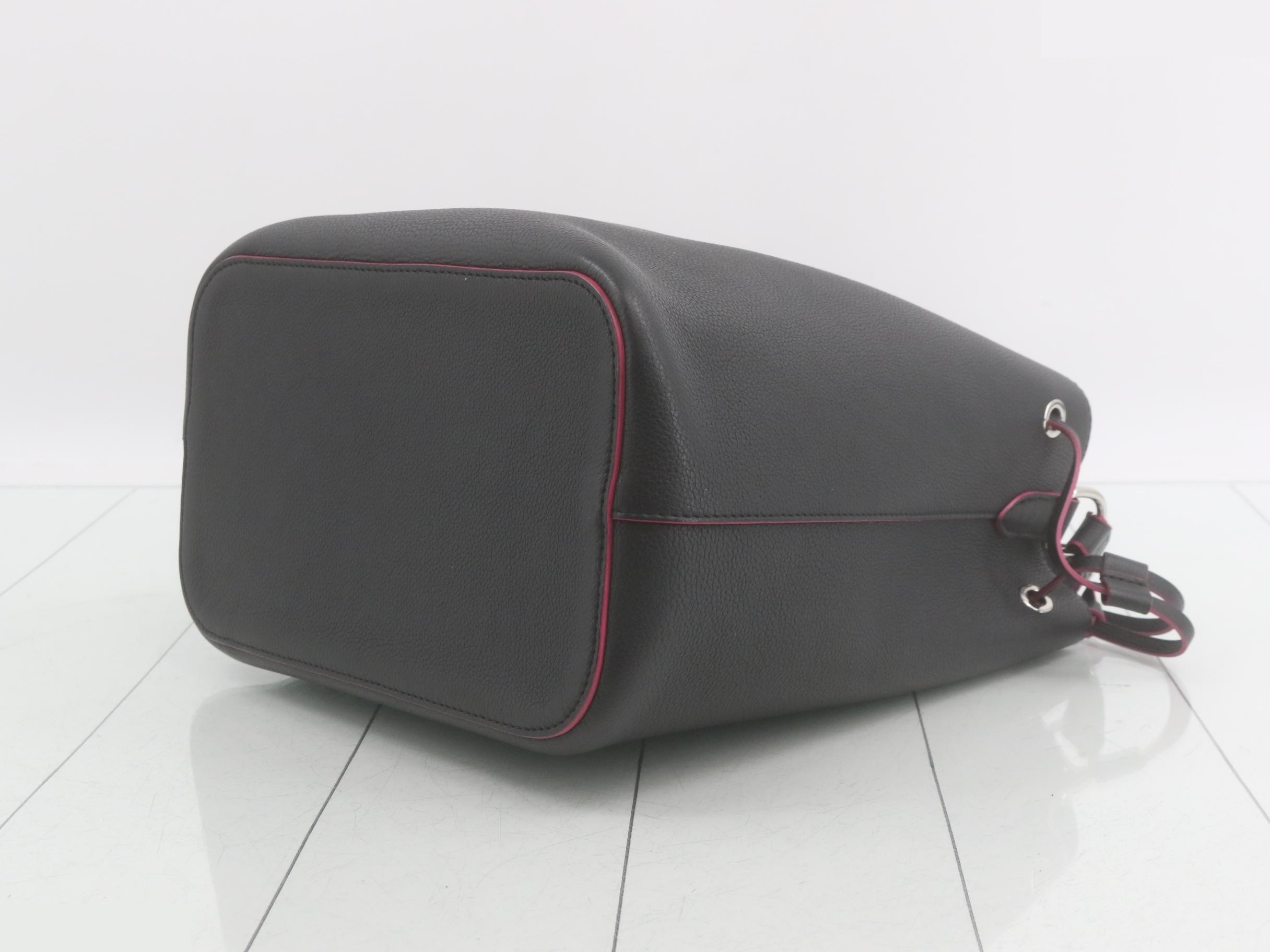 M54677 Lockme Bucket Noir Shoulder Bag - RFID detected — view 6