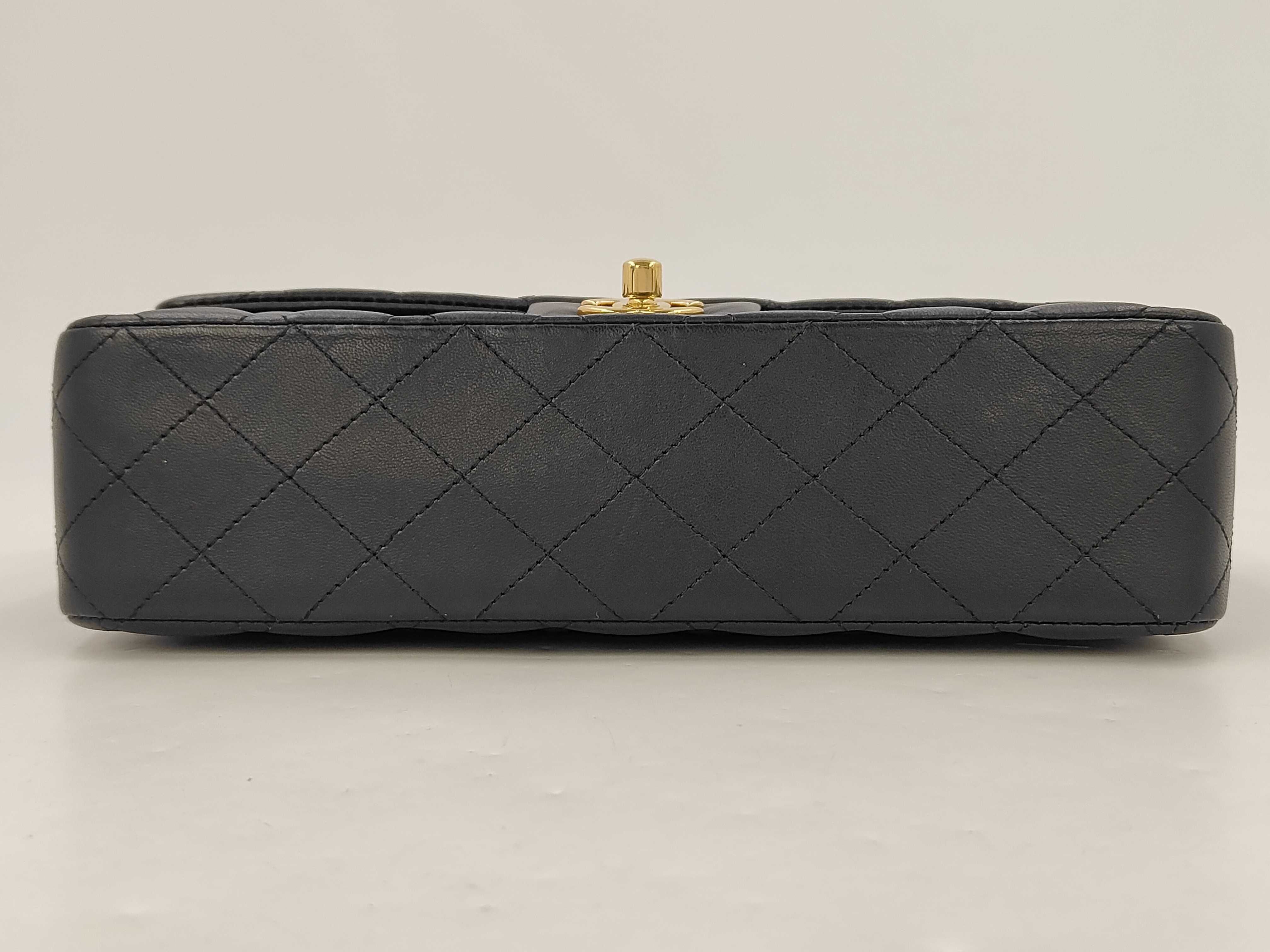 Matelassé 25 Double Flap Double Chain Black Lambskin Shoulder Bag — view 6