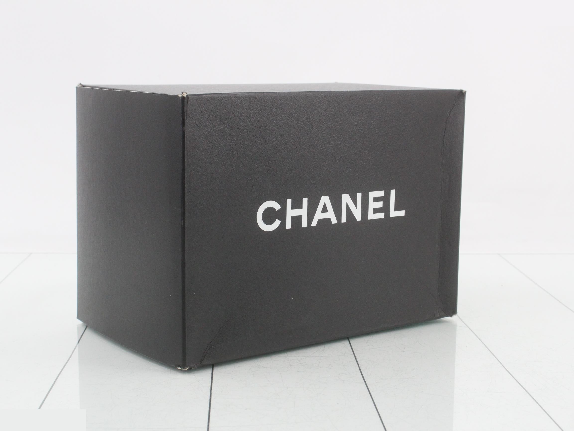 Vanity bag, caviar leather, black, gold hardware, with seal, item number 4. — view 7
