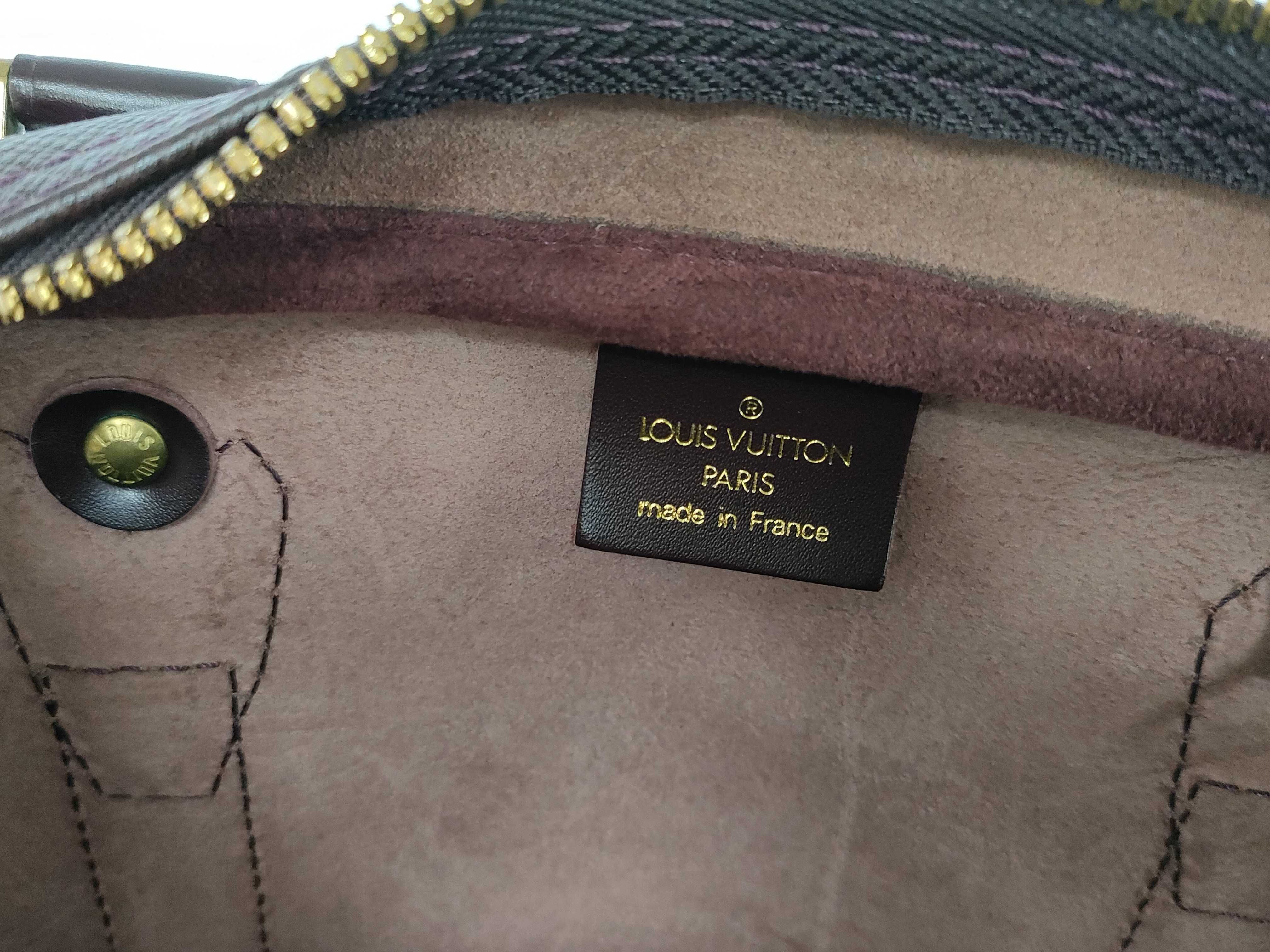 Taiga LV Taiga Kendall Boston Bag — view 13