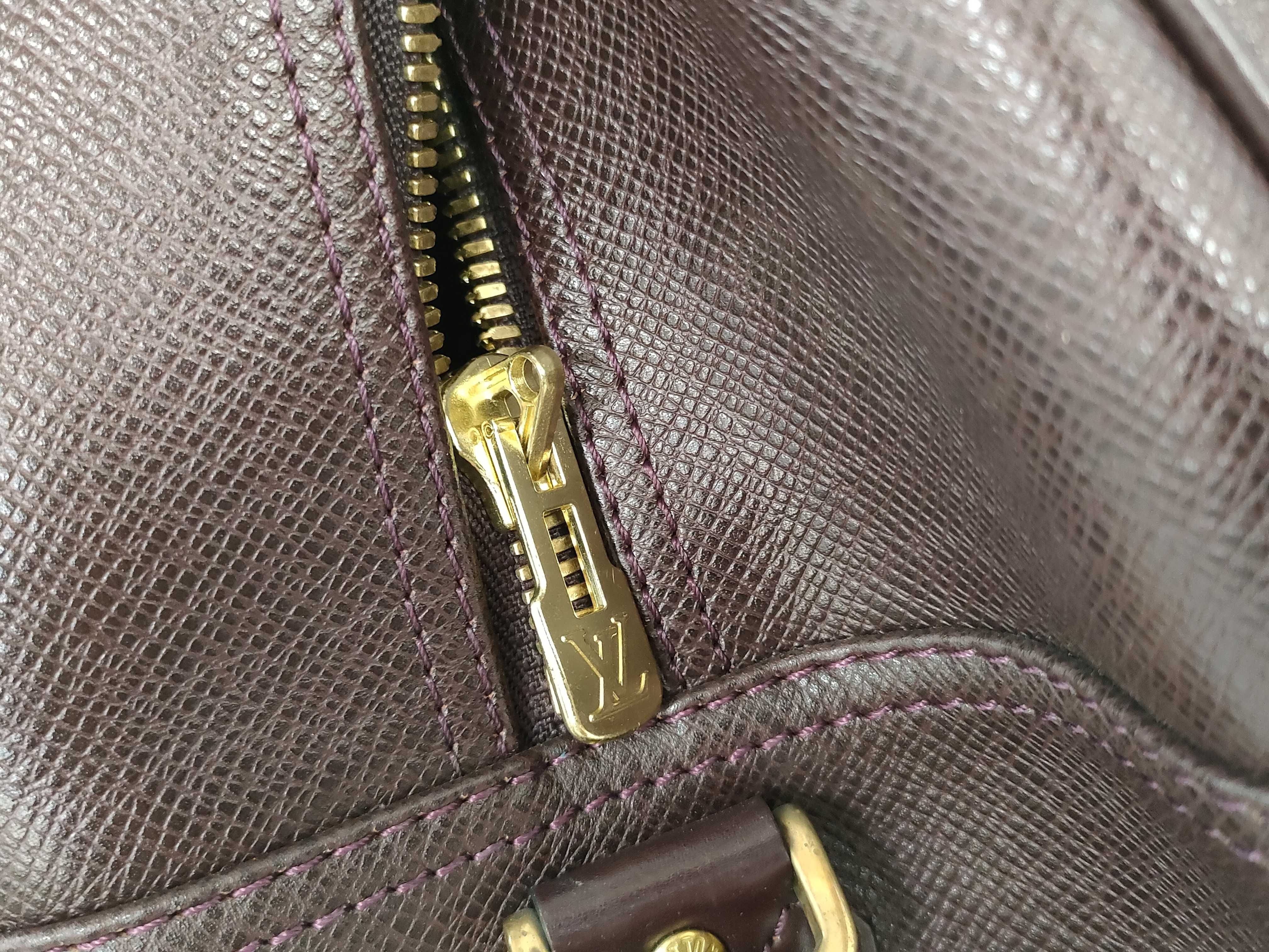 Taiga LV Taiga Kendall Boston Bag — view 14