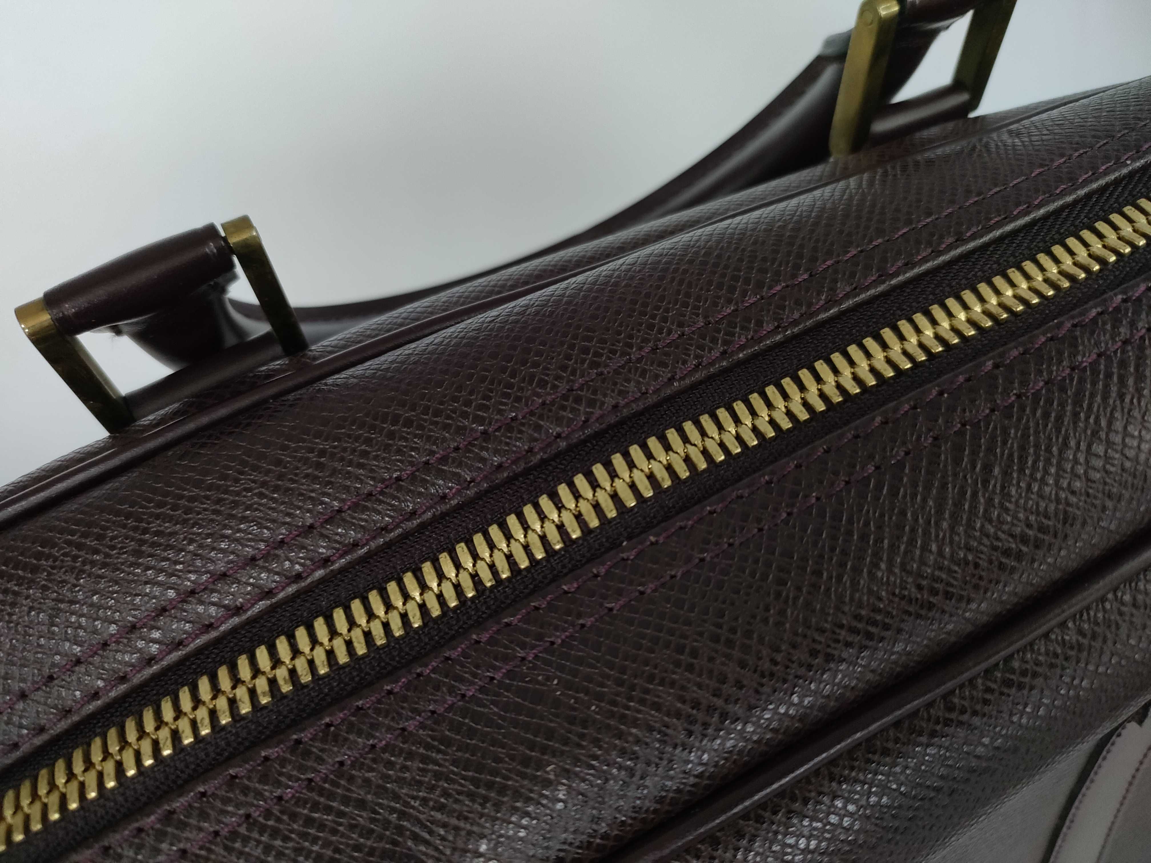 Taiga LV Taiga Kendall Boston Bag — view 10