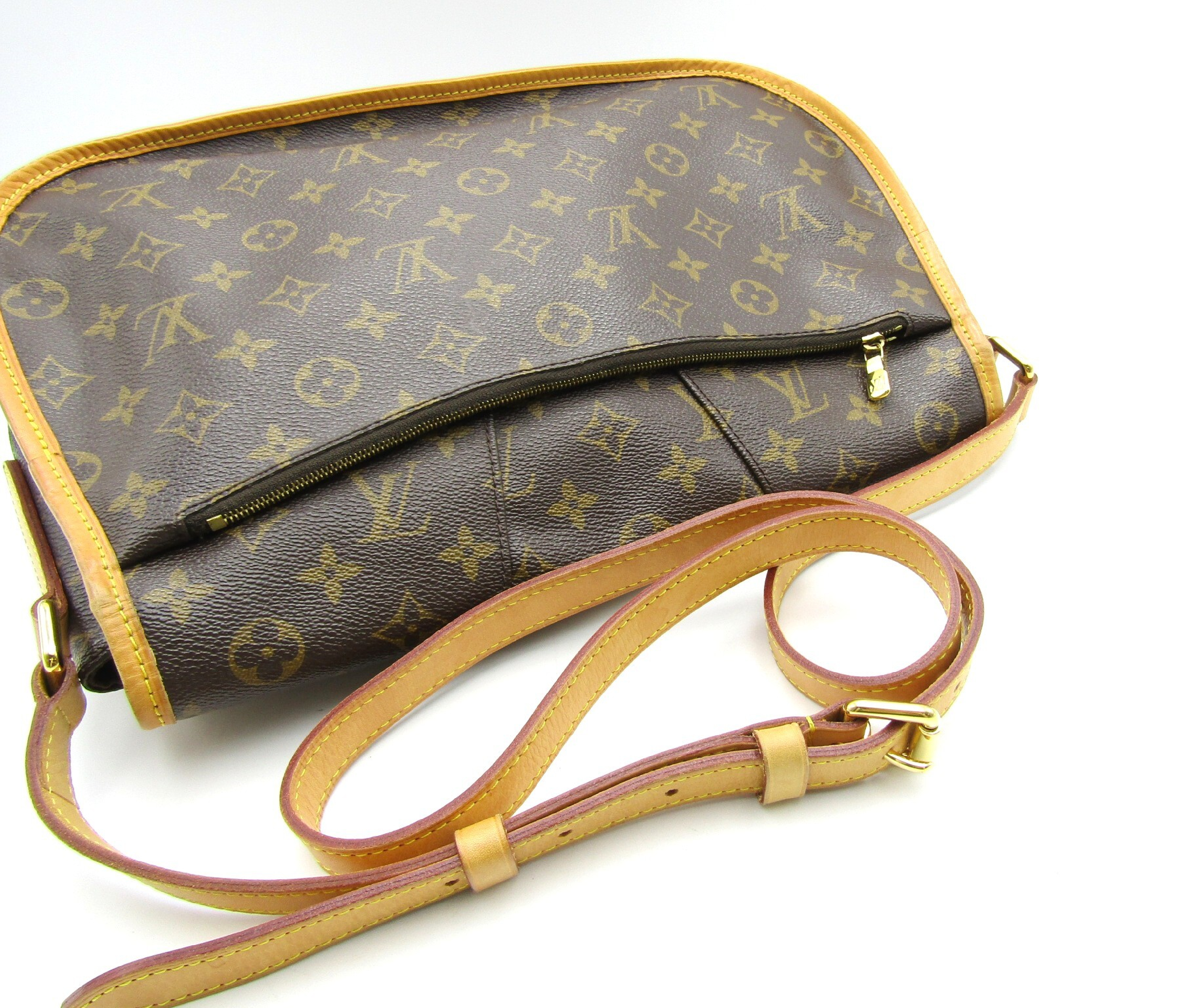 LV Monogram Menilmontant MM M40473 Gold Hardware Shoulder Bag — view 4