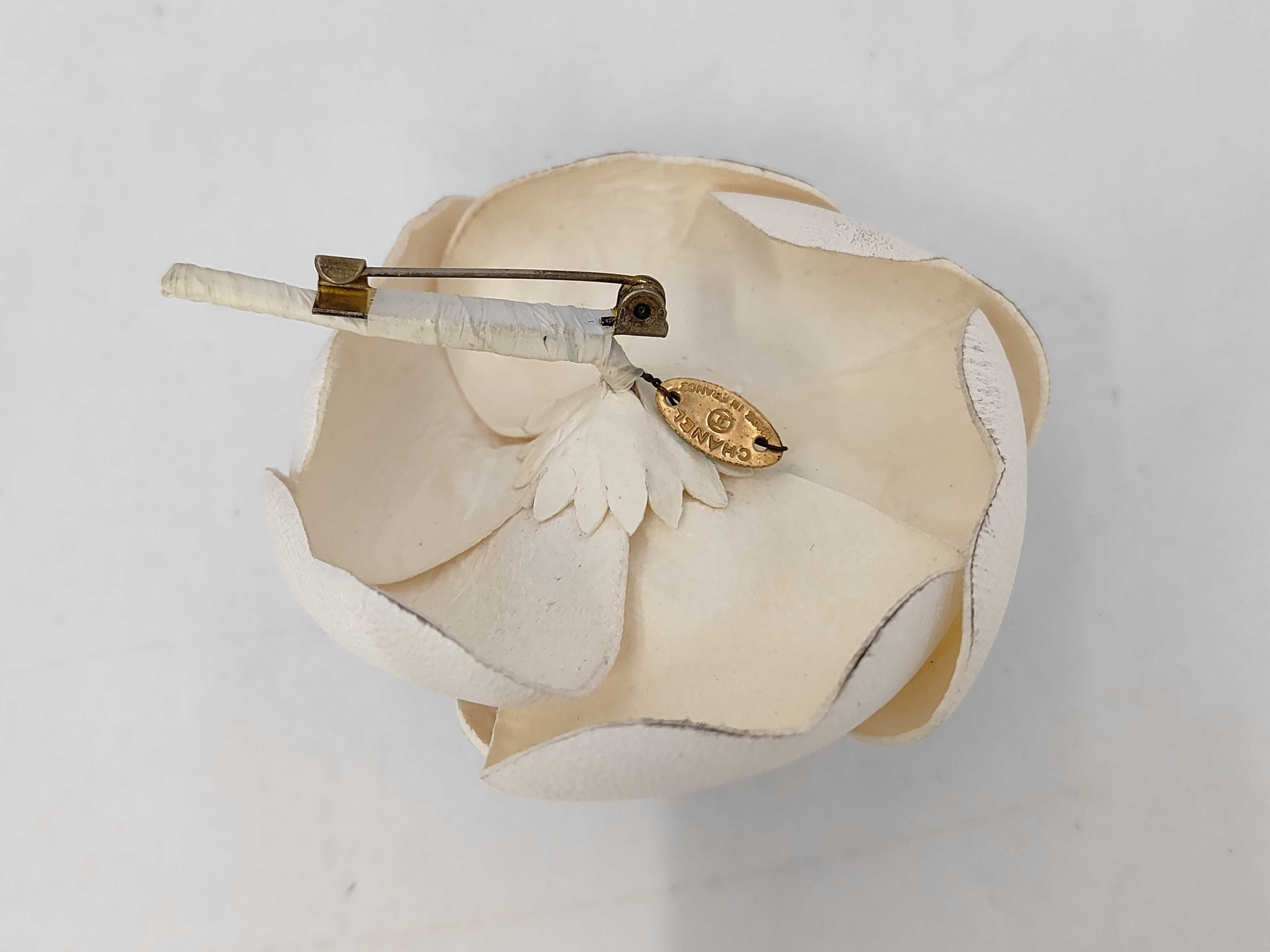Camellia White Brooch — view 2
