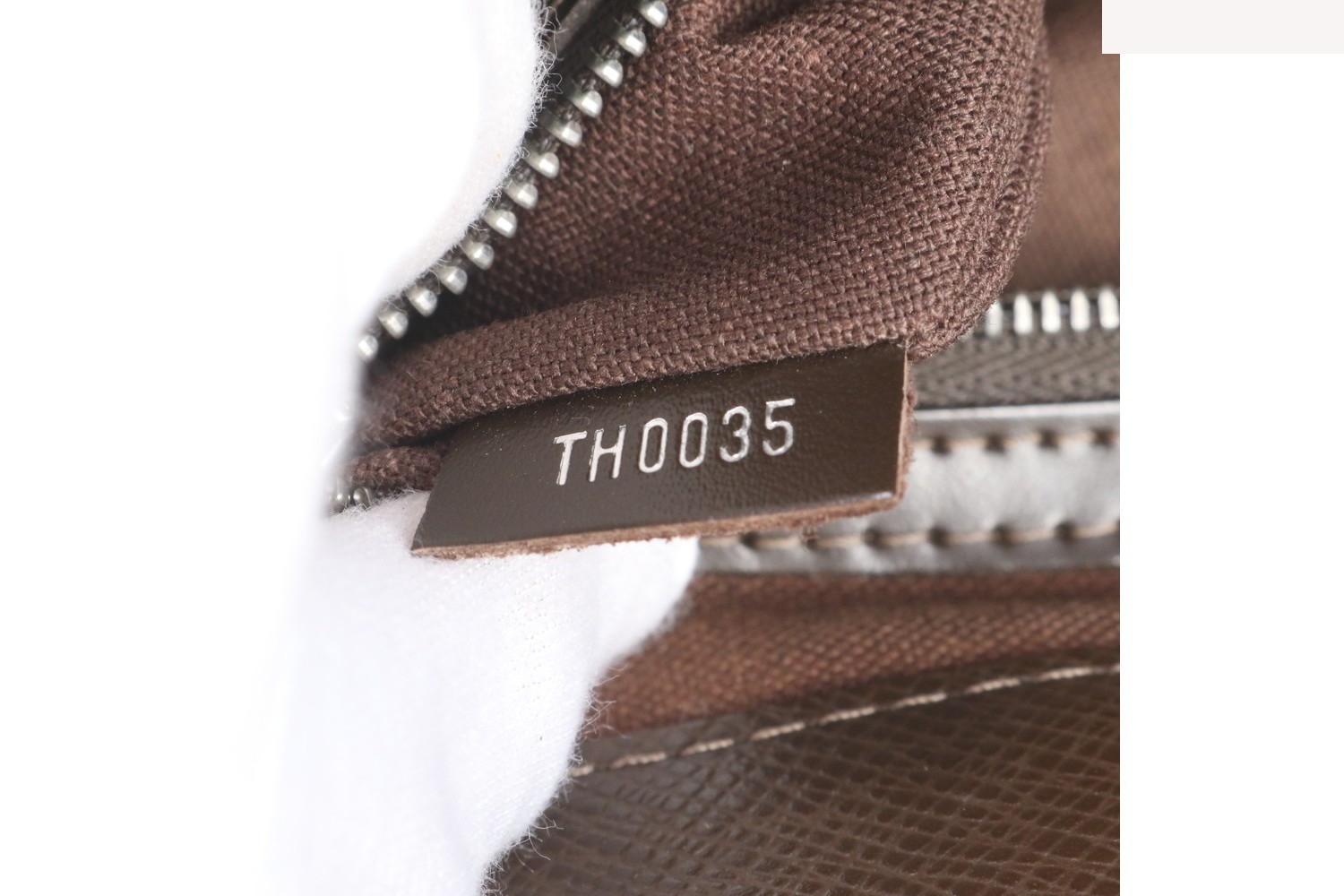 Taiga Kasbek PM Grizzly M31028 Leather Tote Bag — view 9