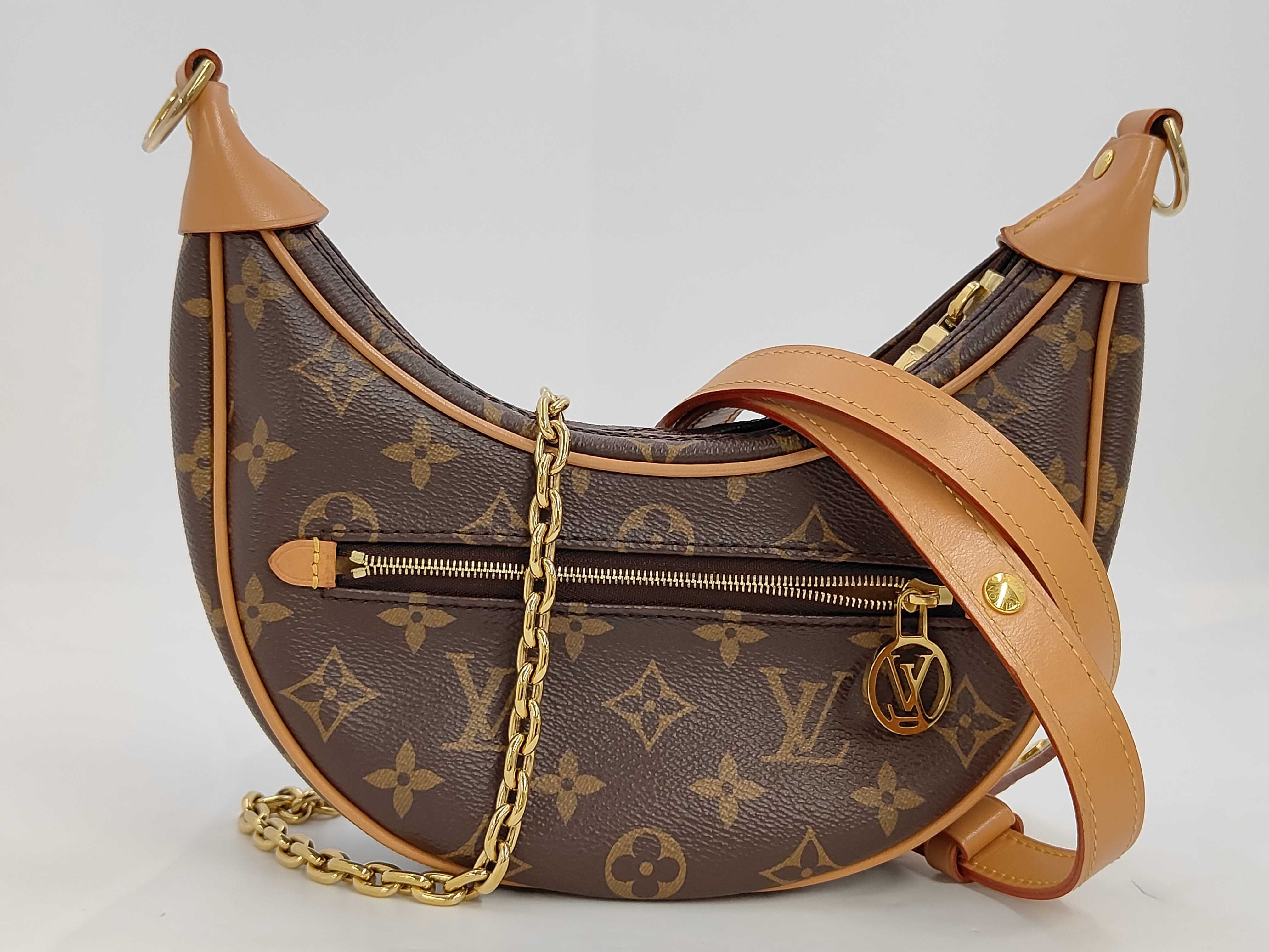M81098 Shoulder Bag