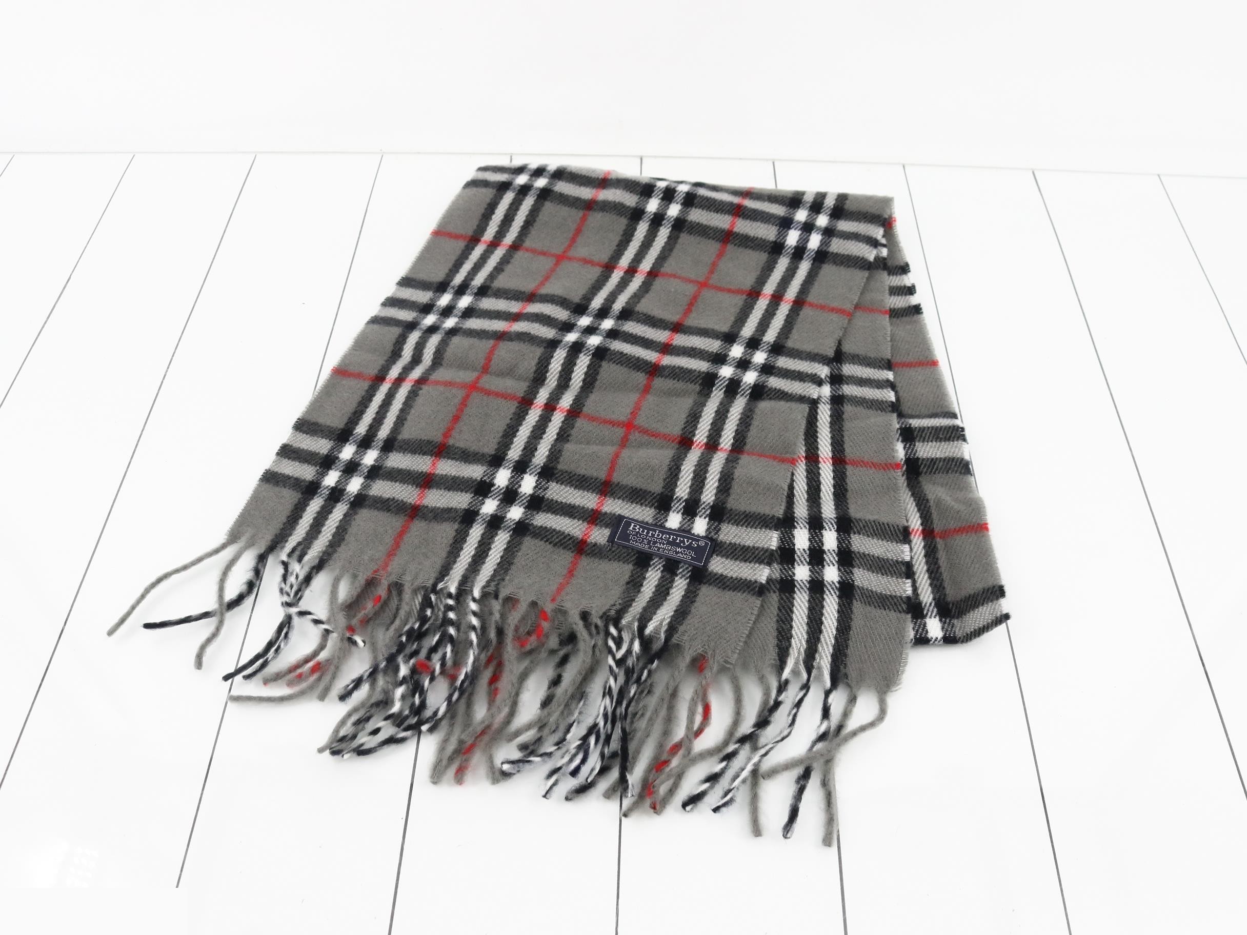 Other line: Small items, accessories, scarves, gray wool — view 2