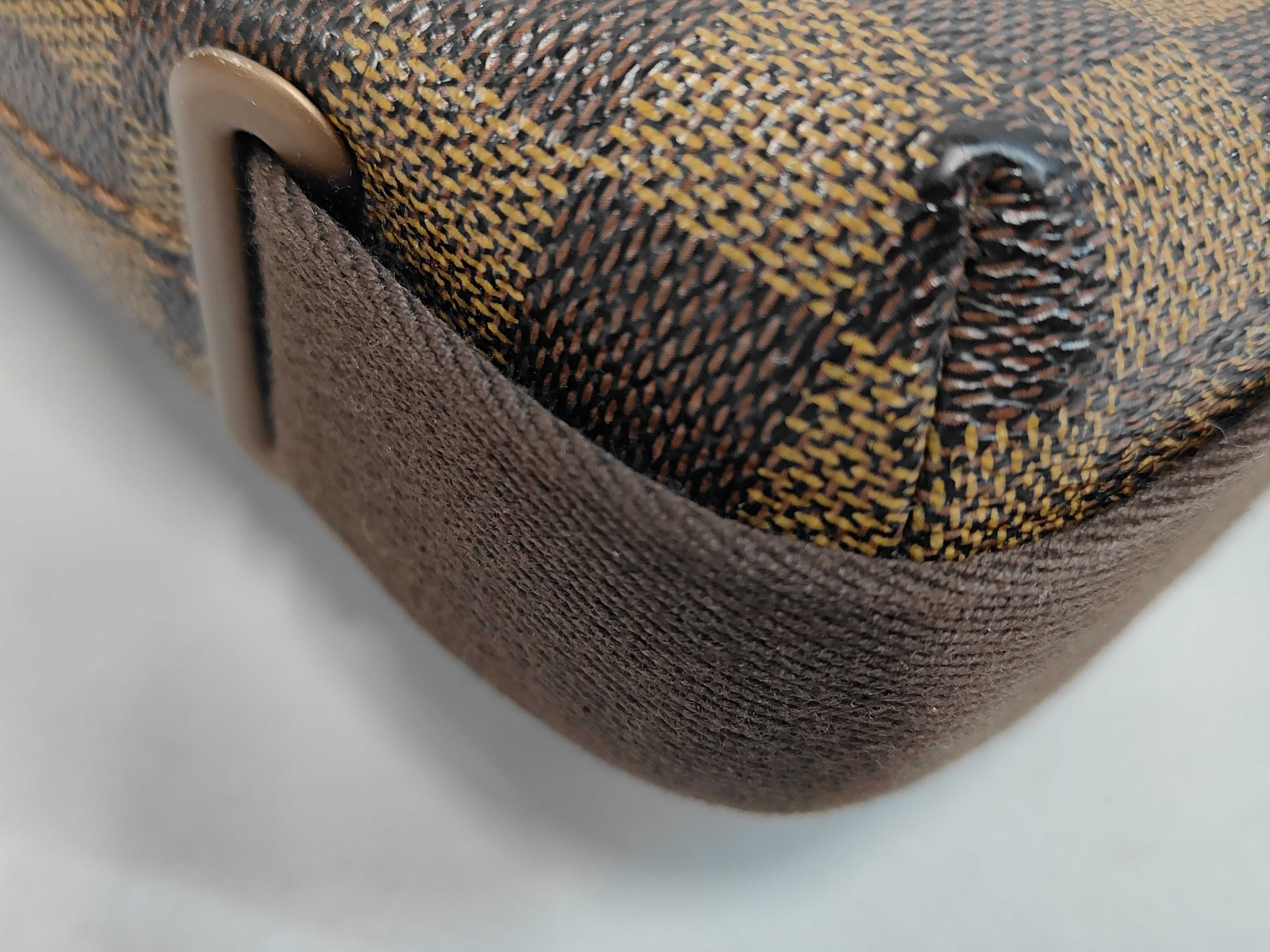 Damier Brooklyn PM N51210 Shoulder Bag — view 3