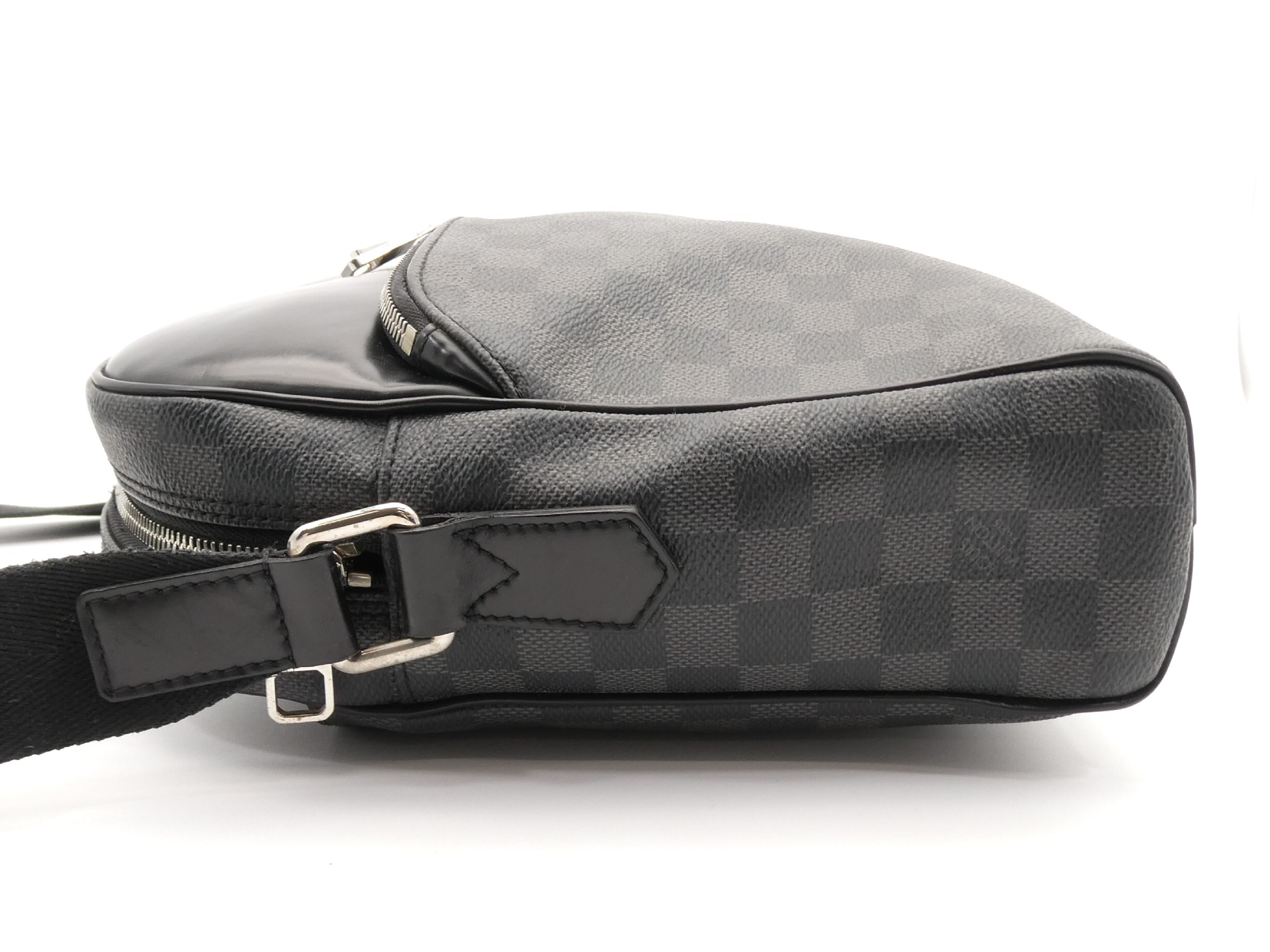 Damier Graphite Dayton MM Shoulder Bag — view 3