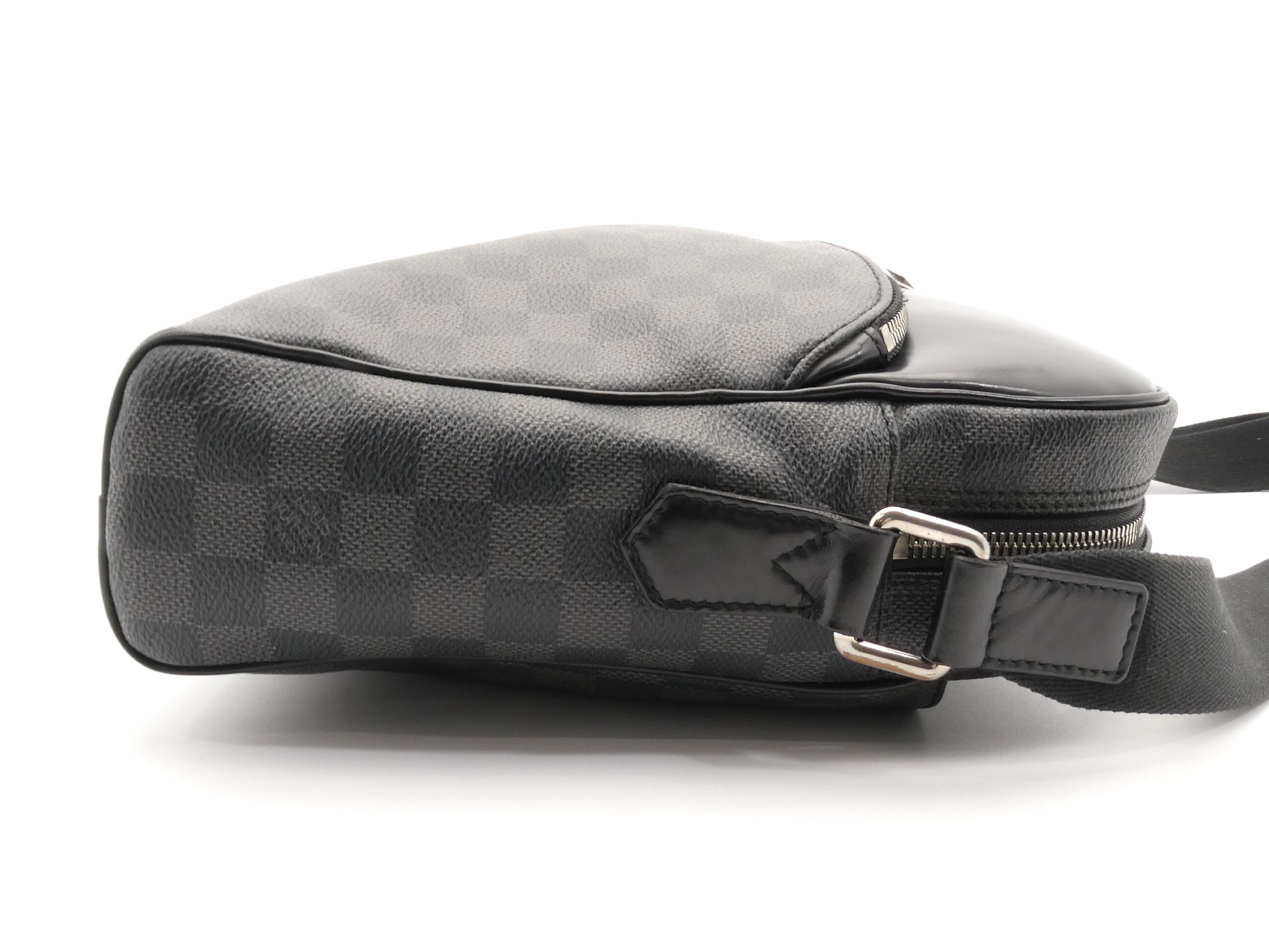 Damier Graphite Dayton MM Shoulder Bag — view 4