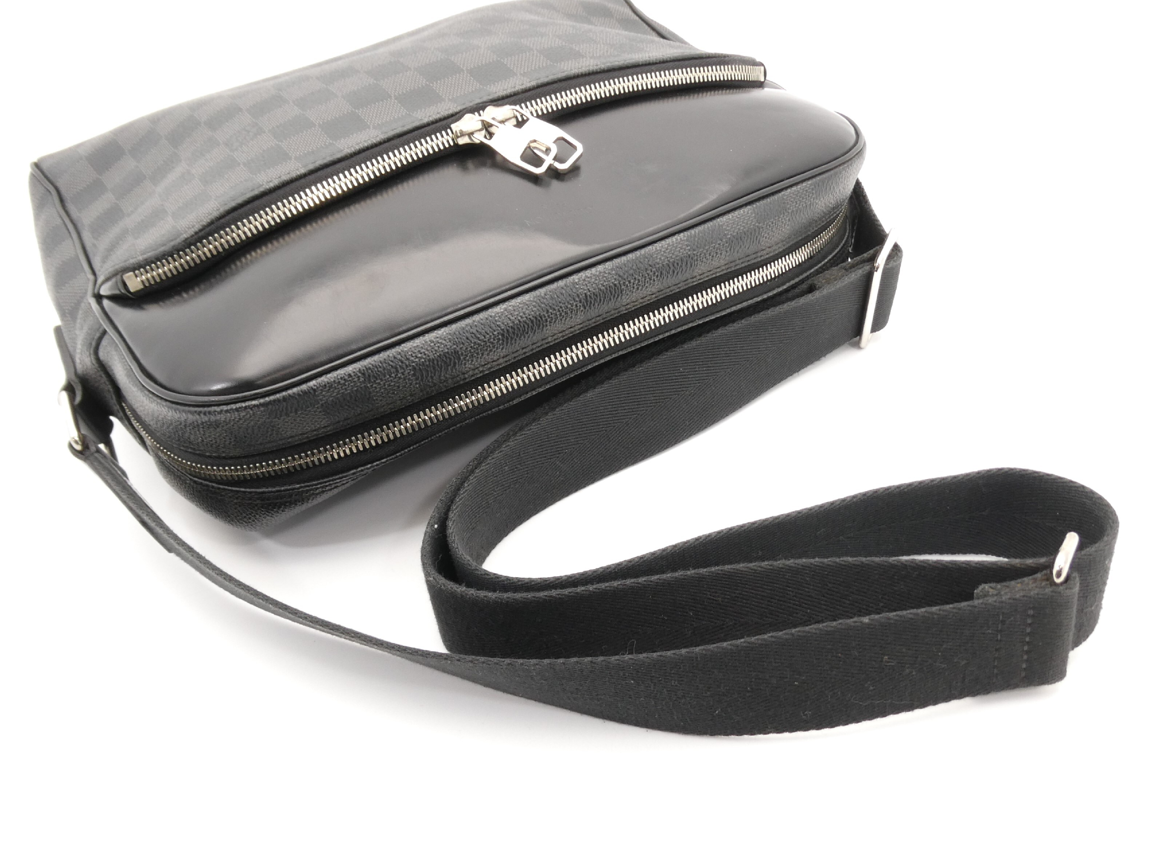 Damier Graphite Dayton MM Shoulder Bag — view 6