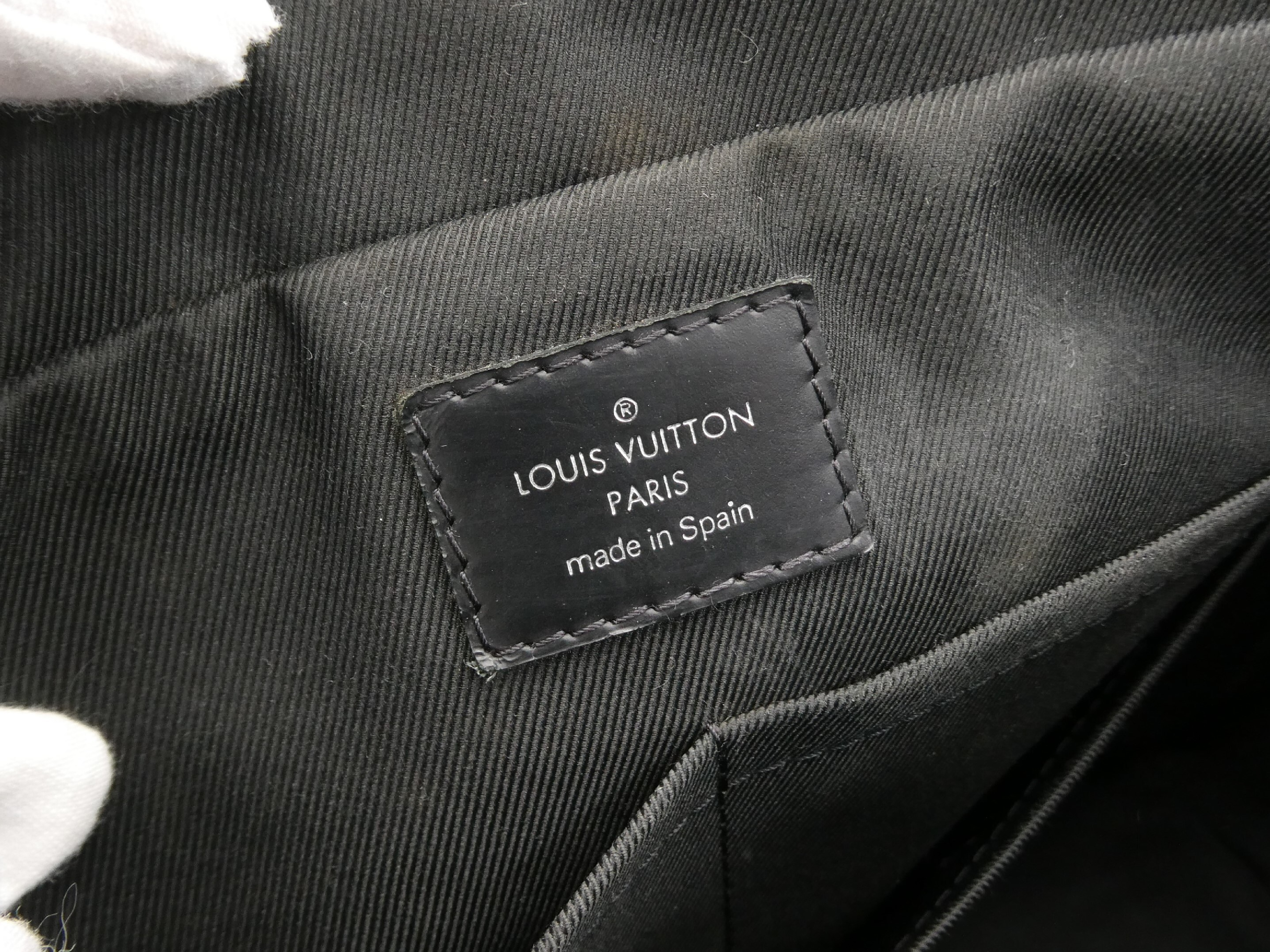 Damier Graphite Dayton MM Shoulder Bag — view 8
