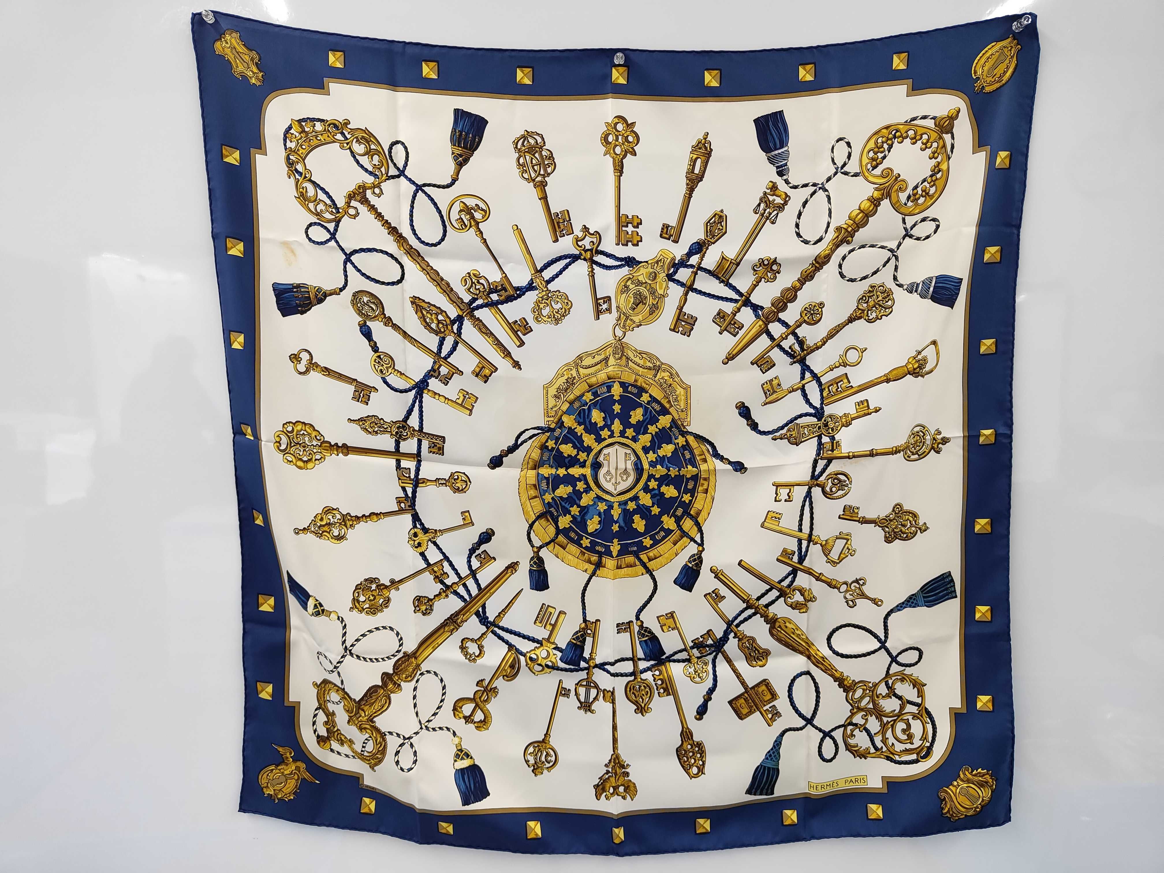 scarf carré and other accessories