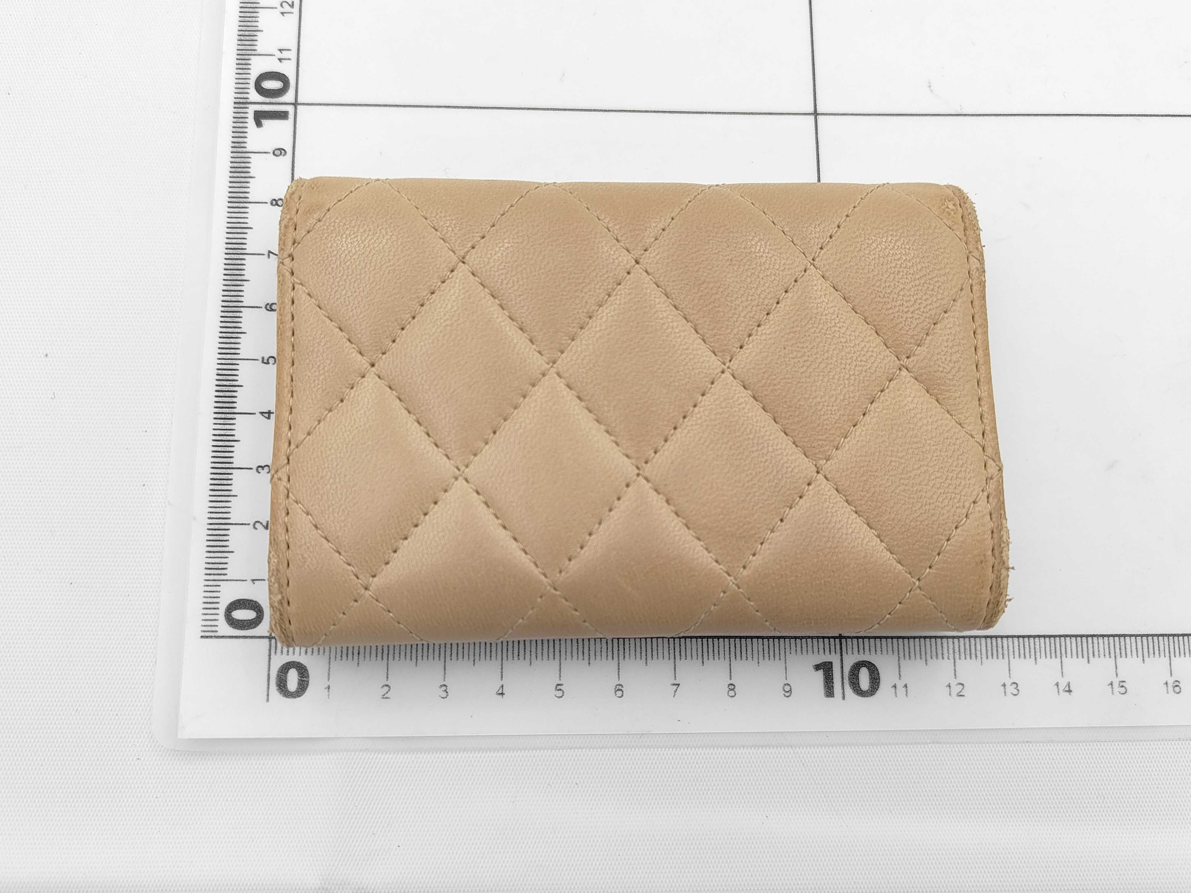 Lambskin Matelassé Bi-fold Wallet, Beige, Seal, Card Holder, 22420302 — view 2