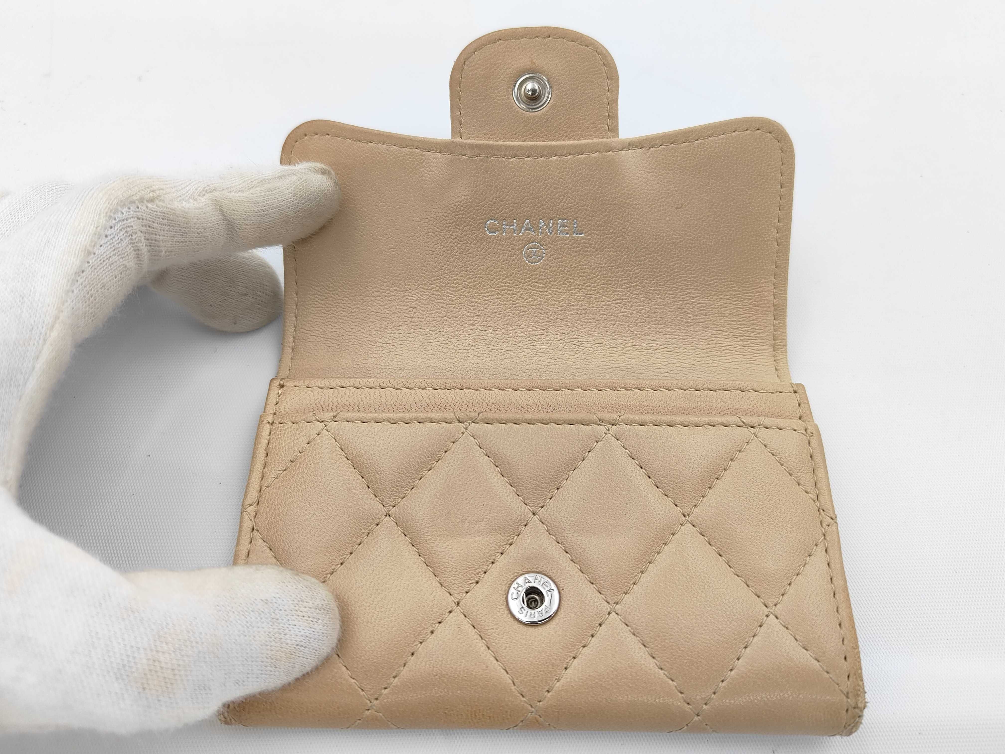 Lambskin Matelassé Bi-fold Wallet, Beige, Seal, Card Holder, 22420302 — view 4