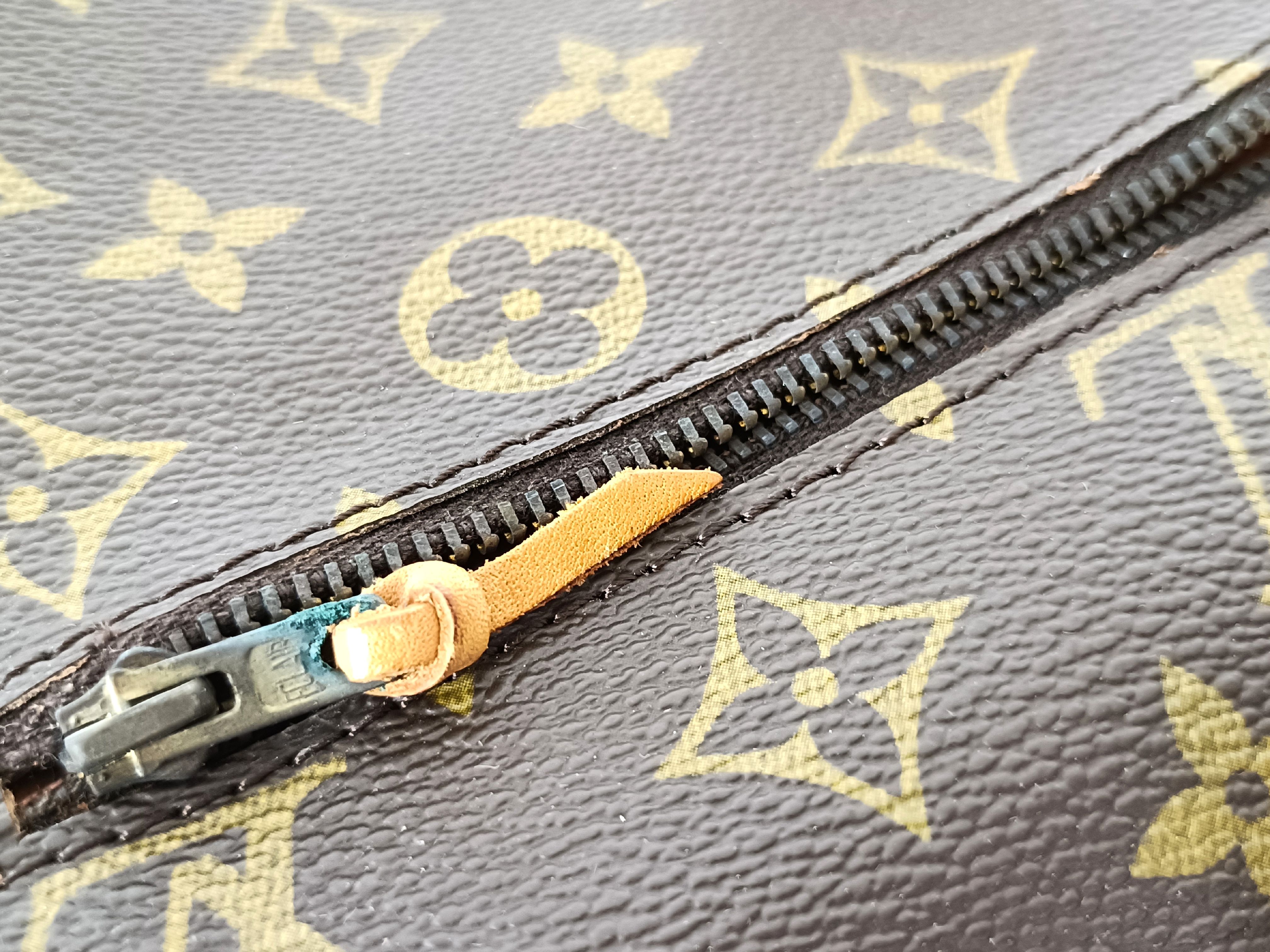 Monogram LV Monogram Pochette Priant Clutch Bag M51805 Clutch Bag — view 10