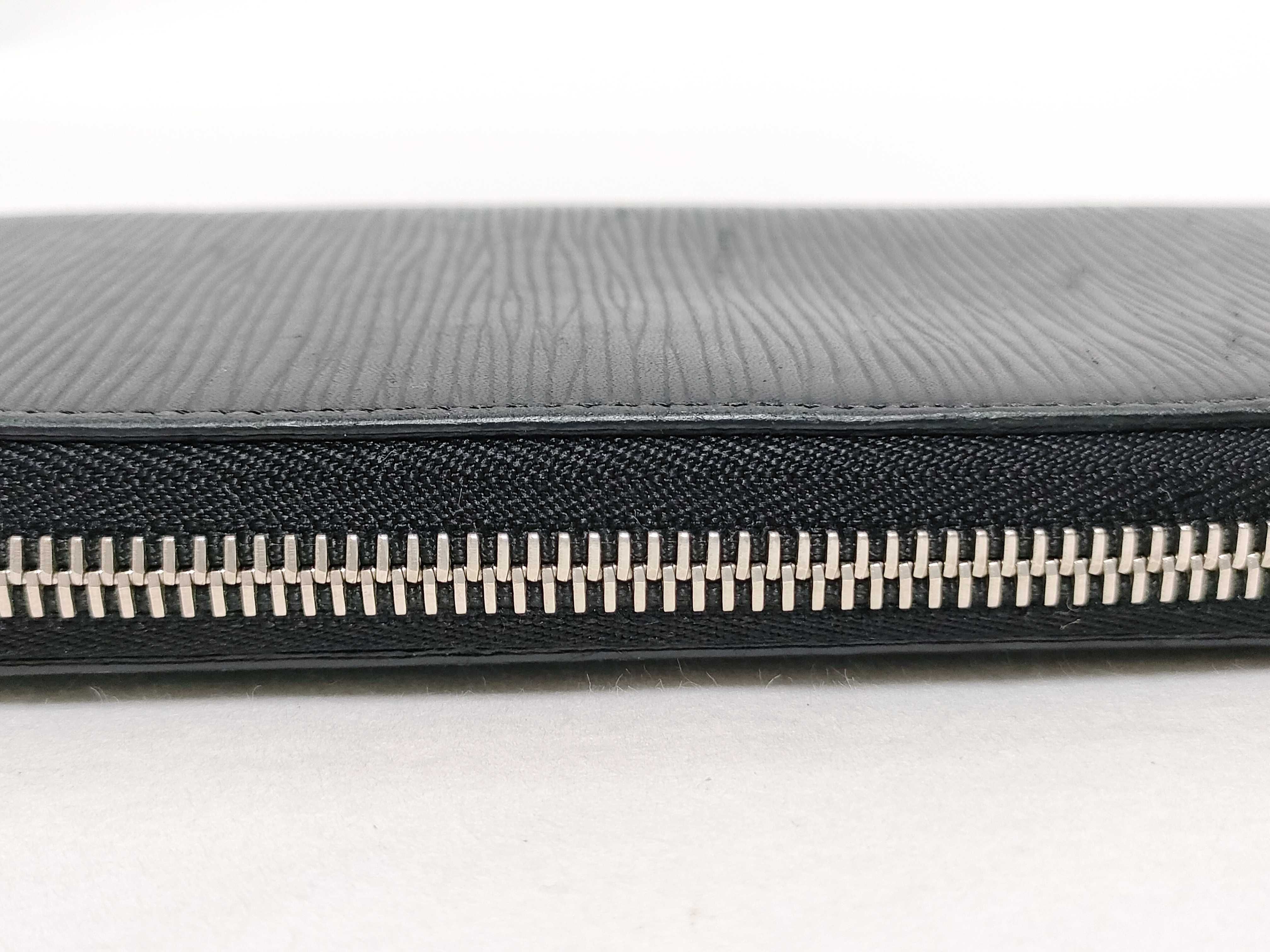 Epi Leather Vertical Wallet M60965 — view 8