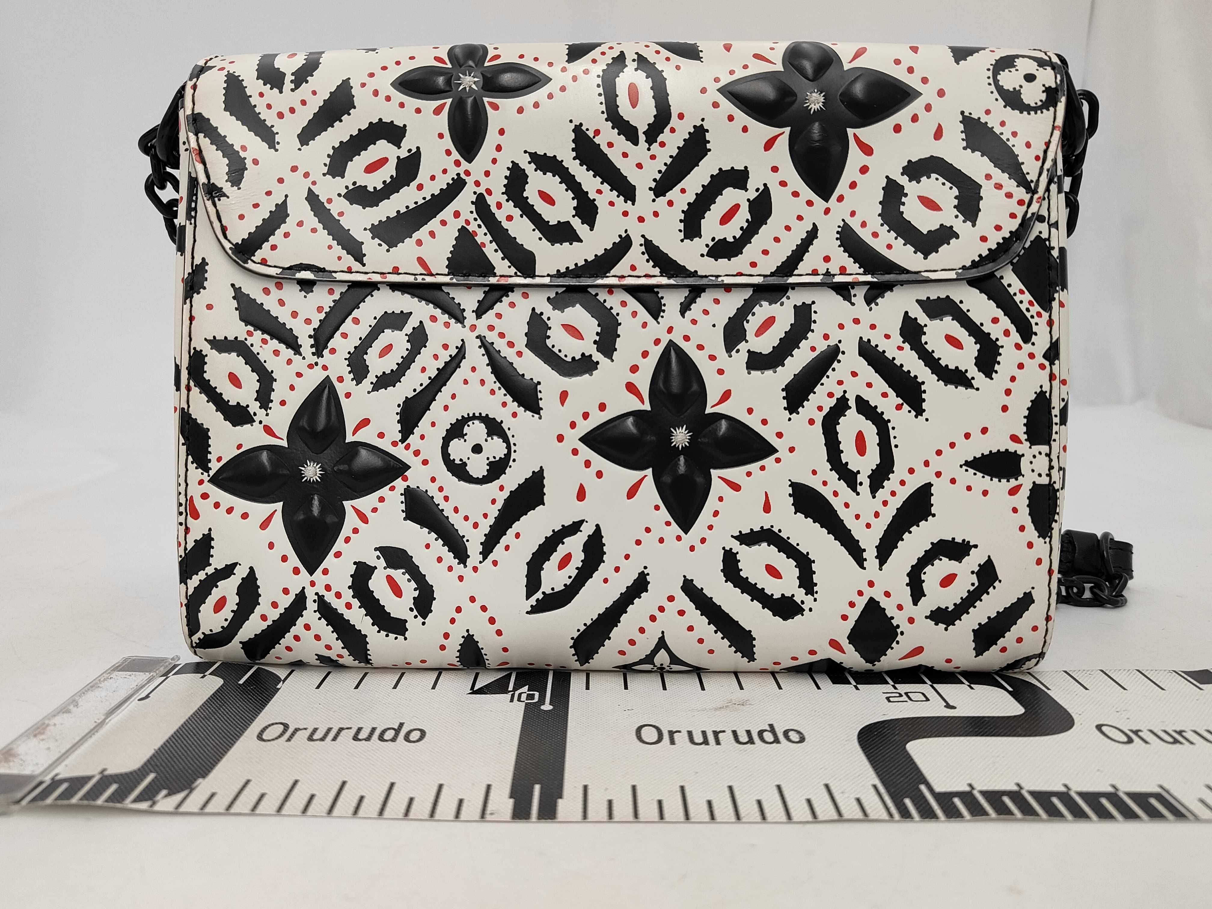 LV Twist MM Shoulder Bag — view 2
