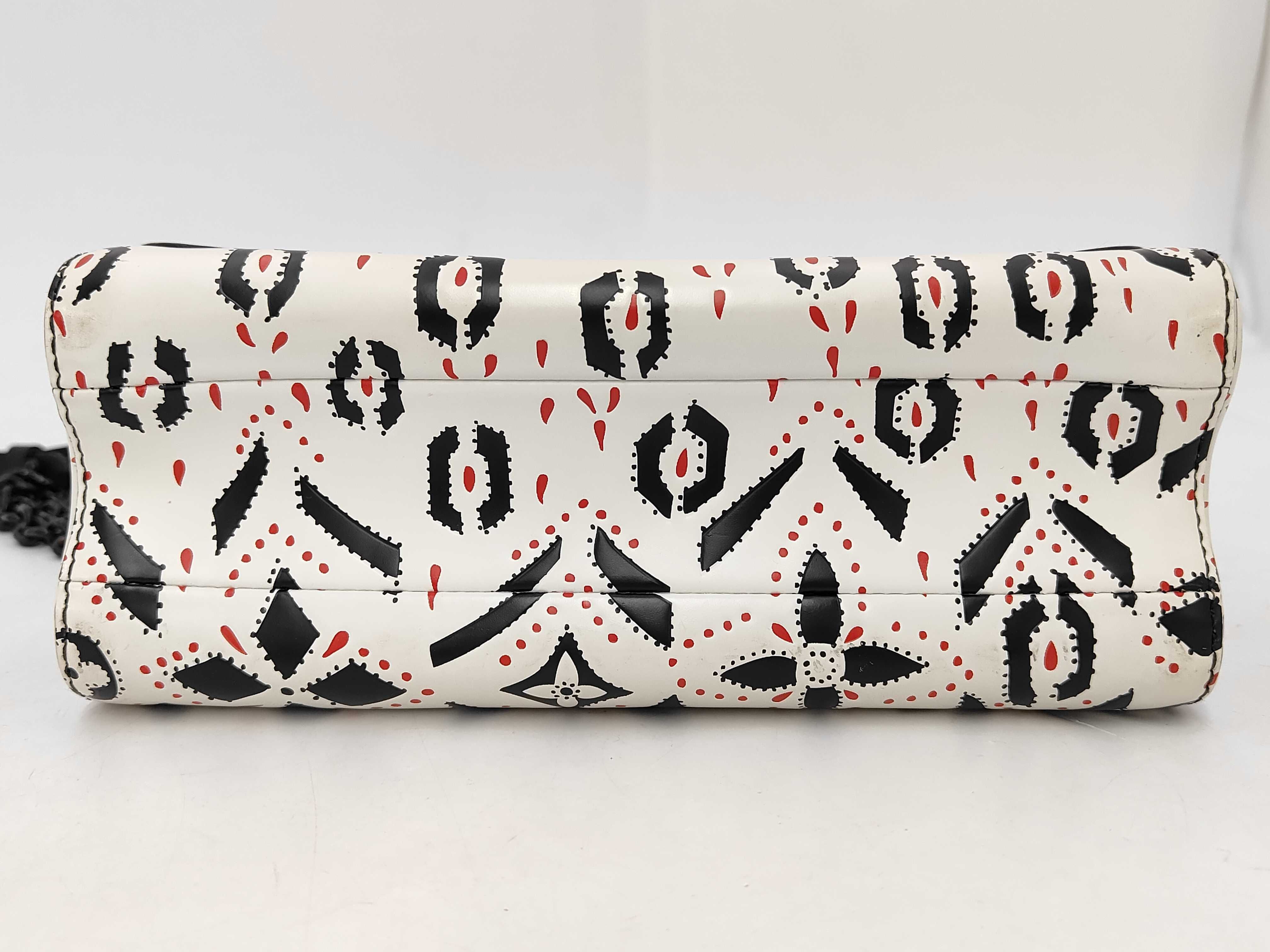 LV Twist MM Shoulder Bag — view 7