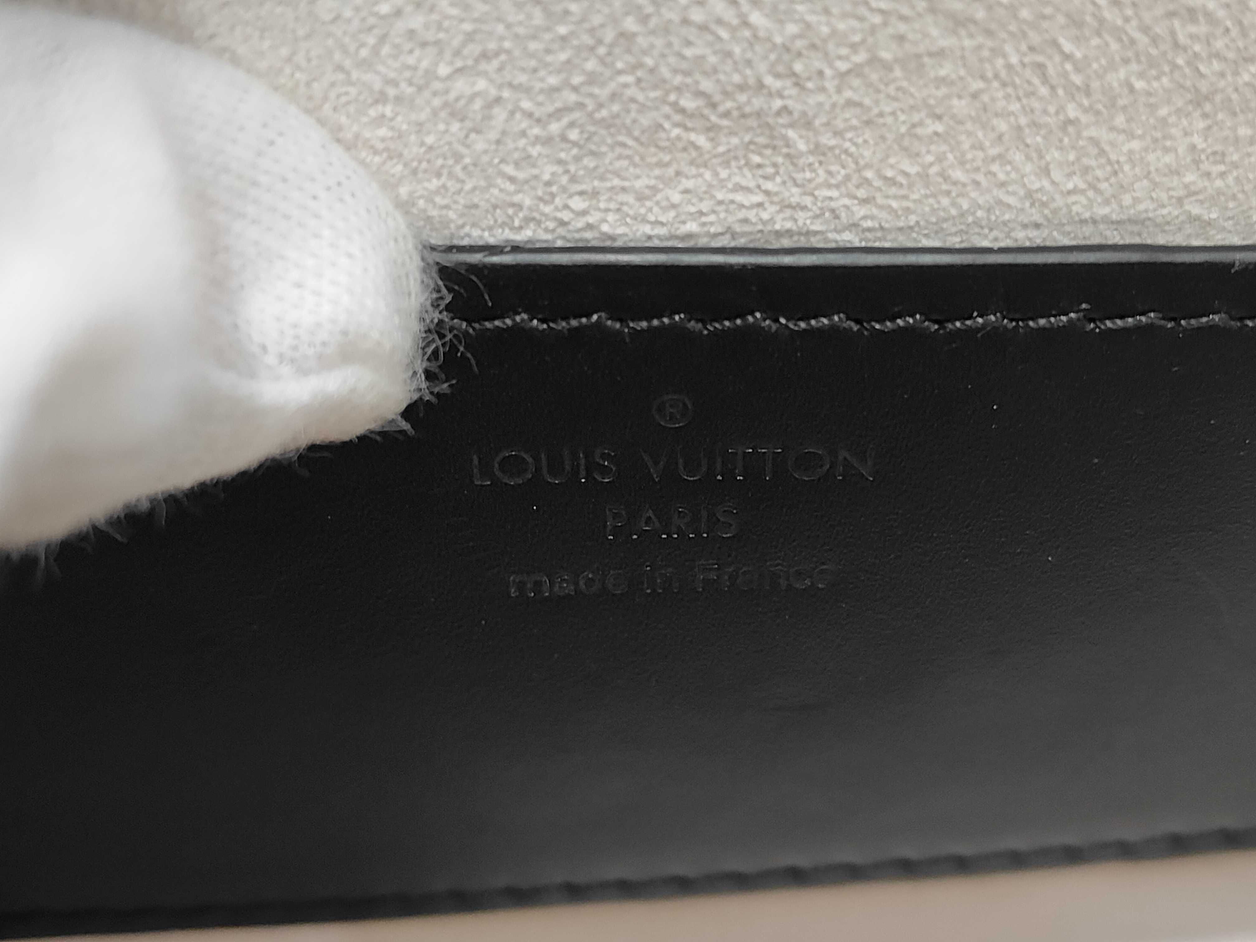 LV Twist MM Shoulder Bag — view 9