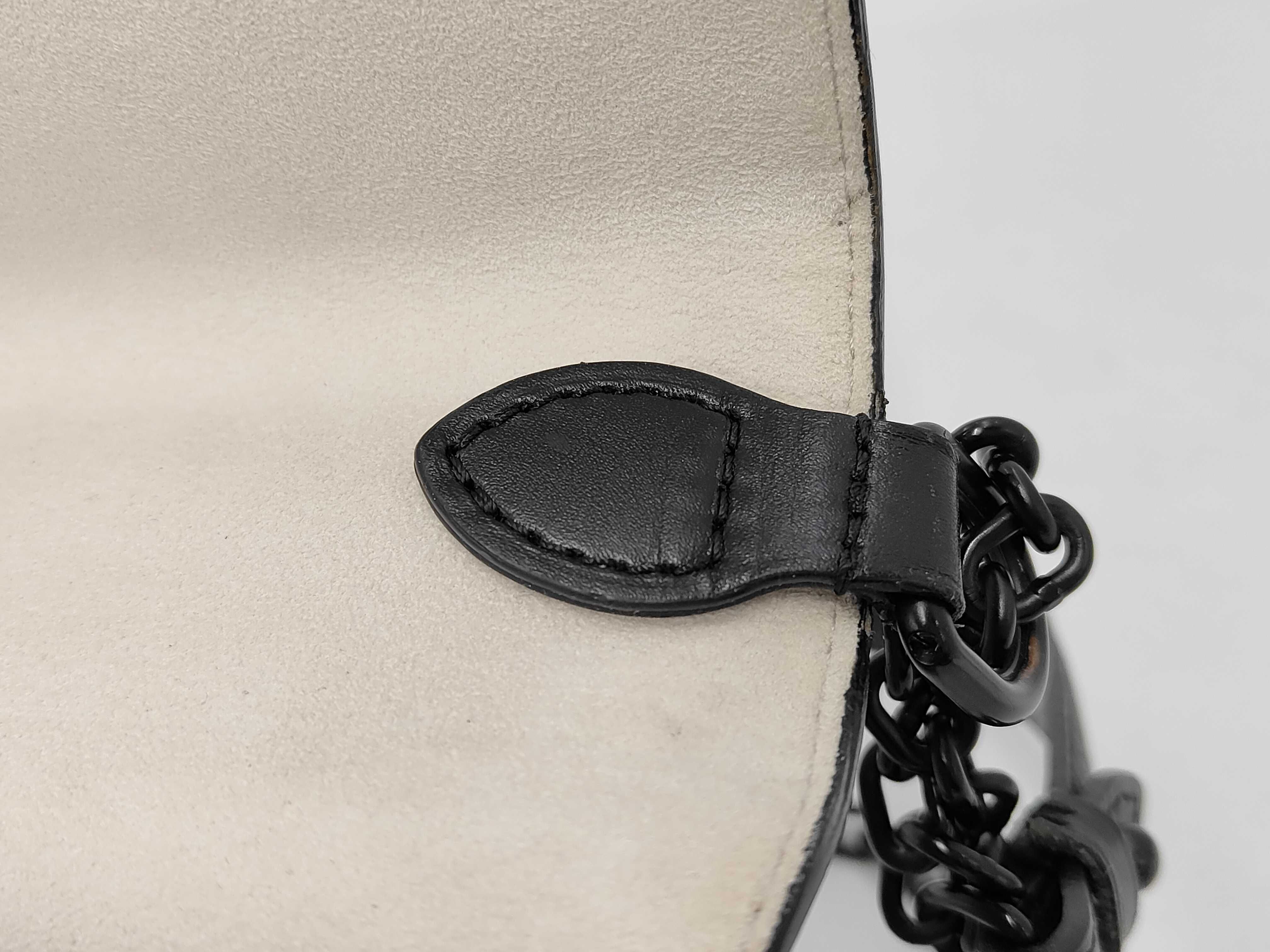 LV Twist MM Shoulder Bag — view 10