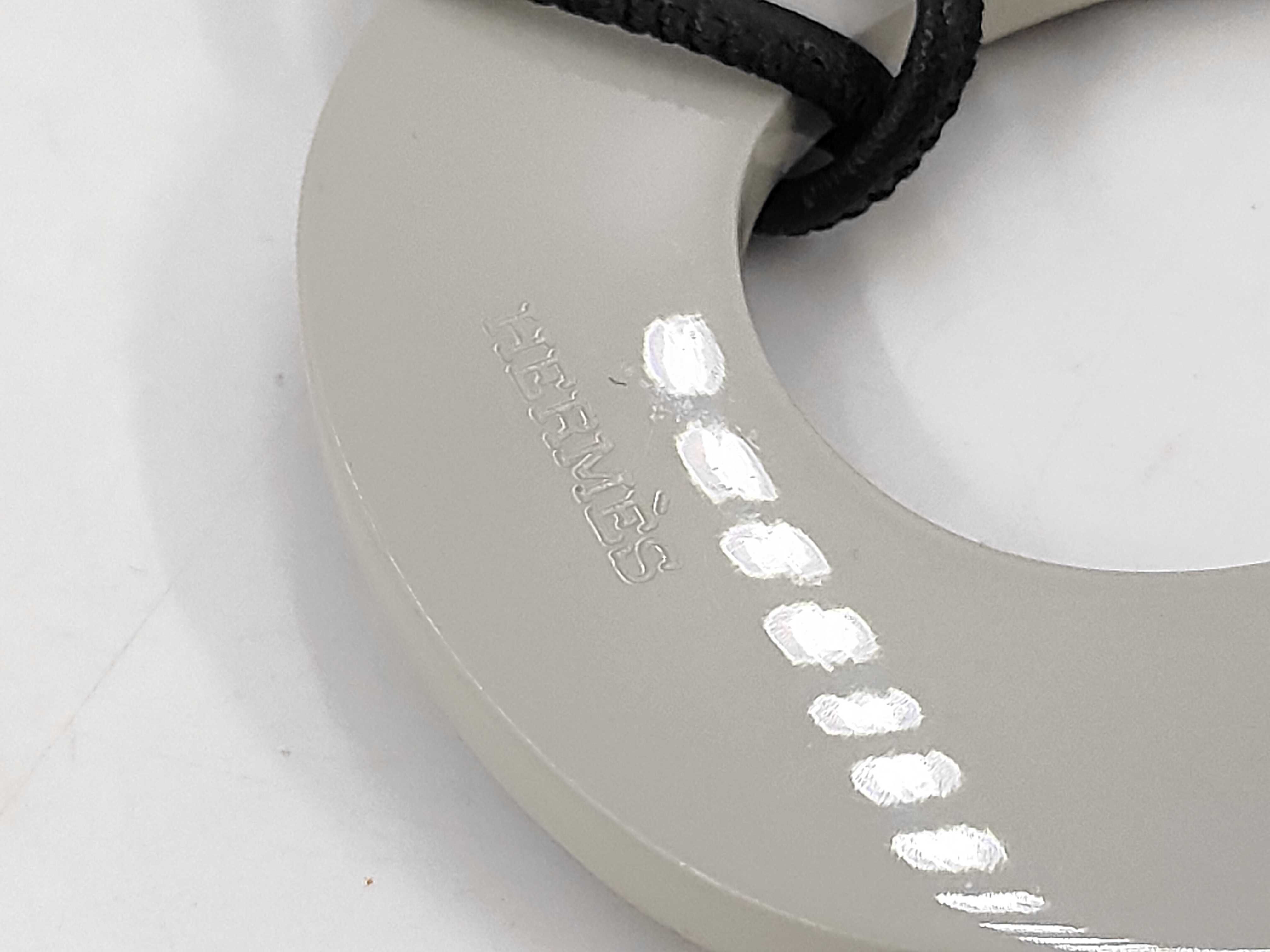 necklace — view 3
