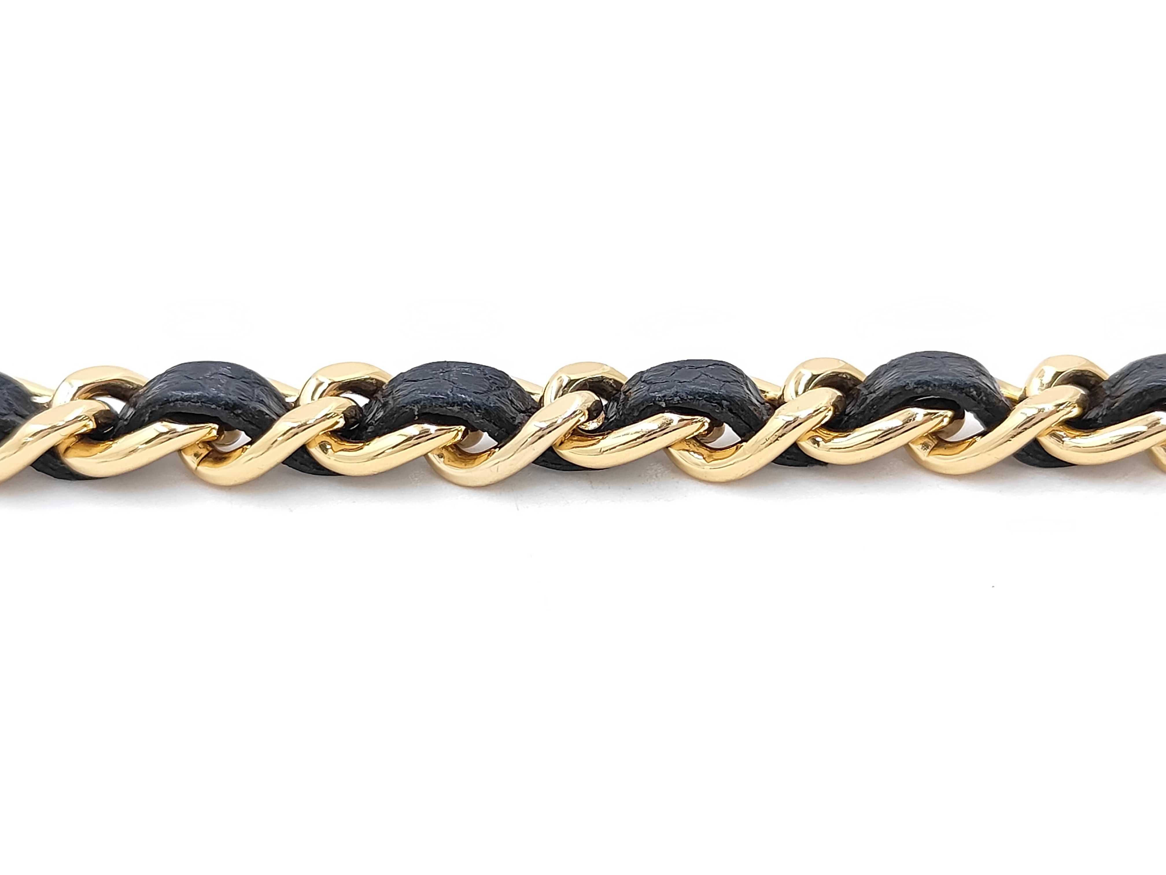 Caviar Skin Chain Wallet Shoulder Bag — view 4