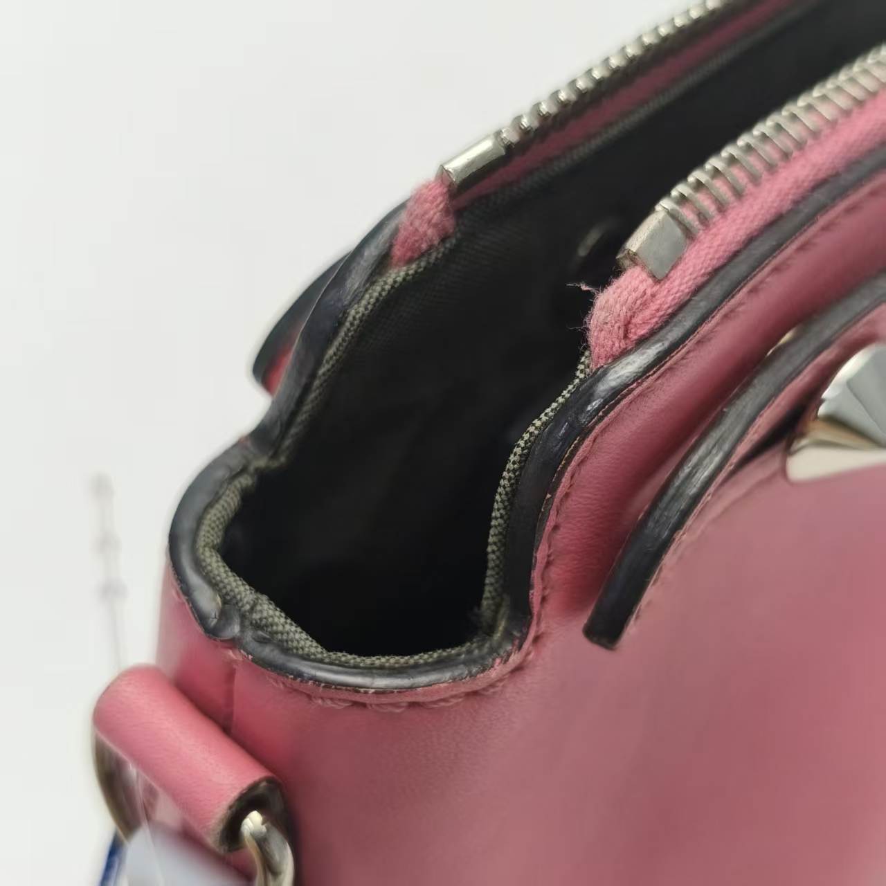 【*Shipped from: China*】FENDI Leather Shoulder Bag — view 11