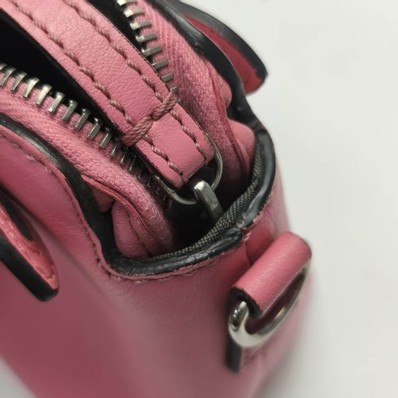 【*Shipped from: China*】FENDI Leather Shoulder Bag — view 12