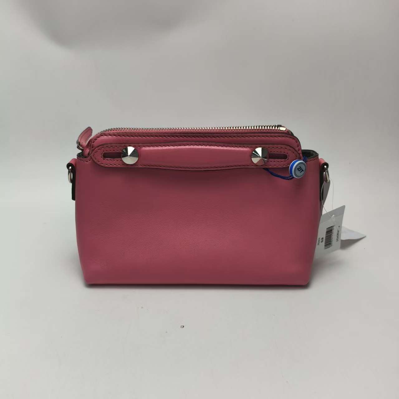 【*Shipped from: China*】FENDI Leather Shoulder Bag — view 4