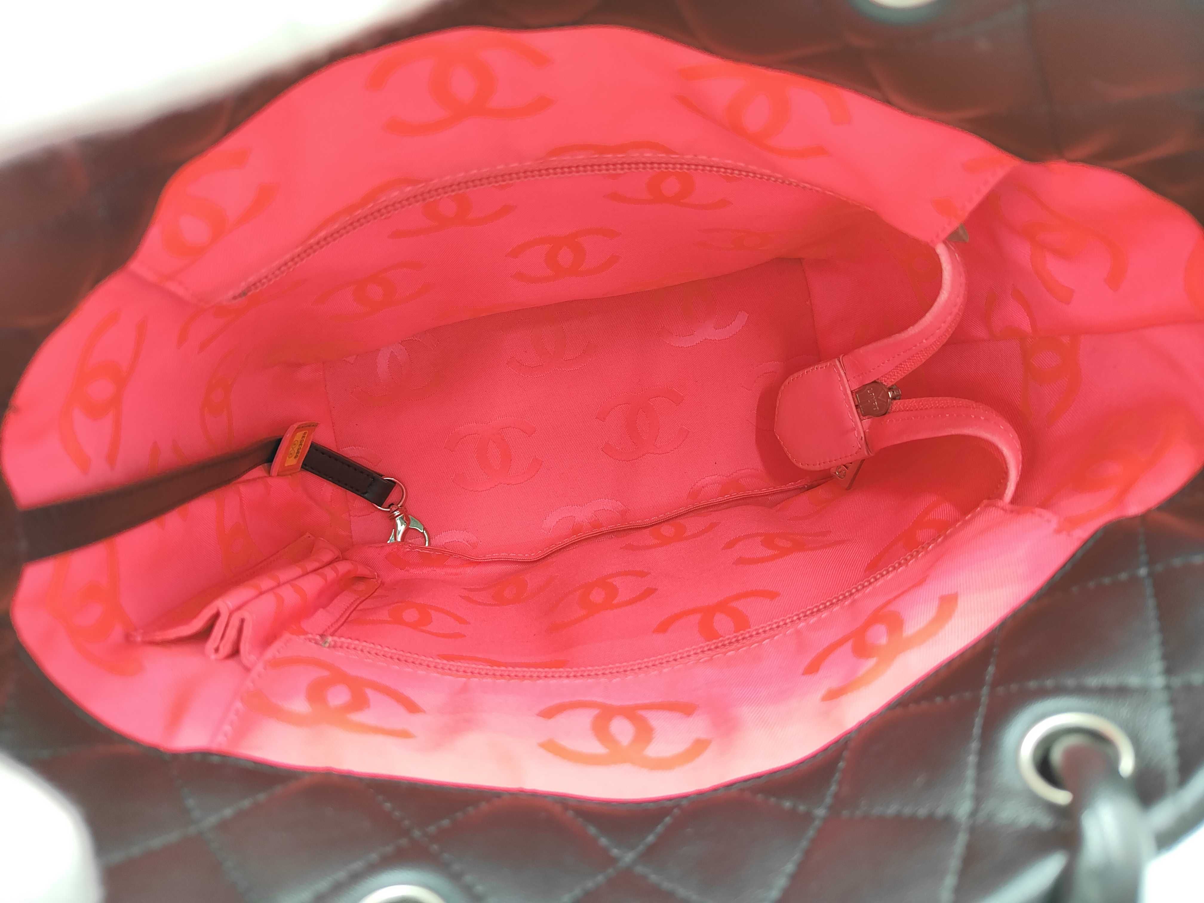 Cambon Line Medium Tote Bag (with seal) — view 8