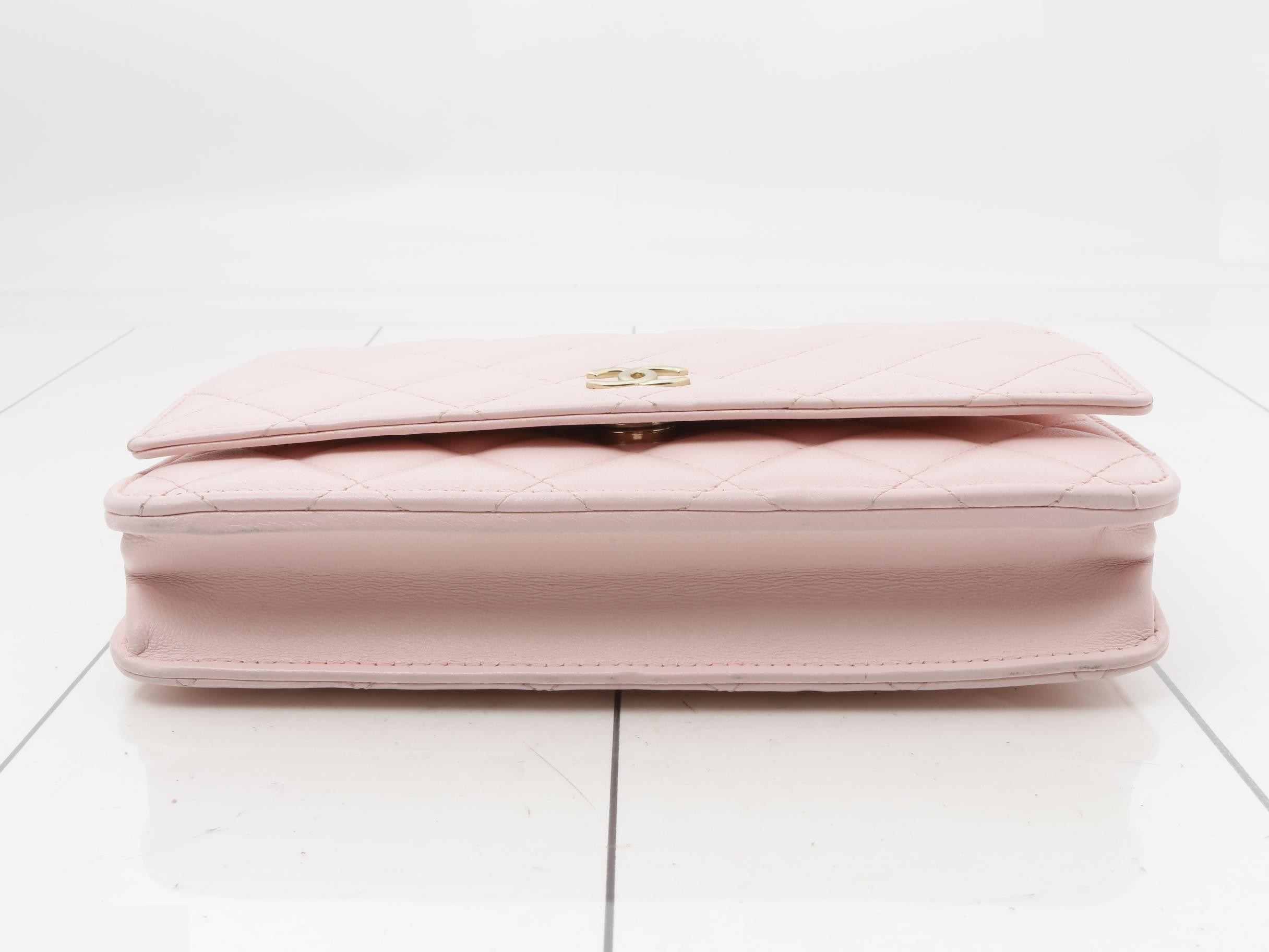 Matelassé Leather Pearl Chain Wallet (Pink) — view 3