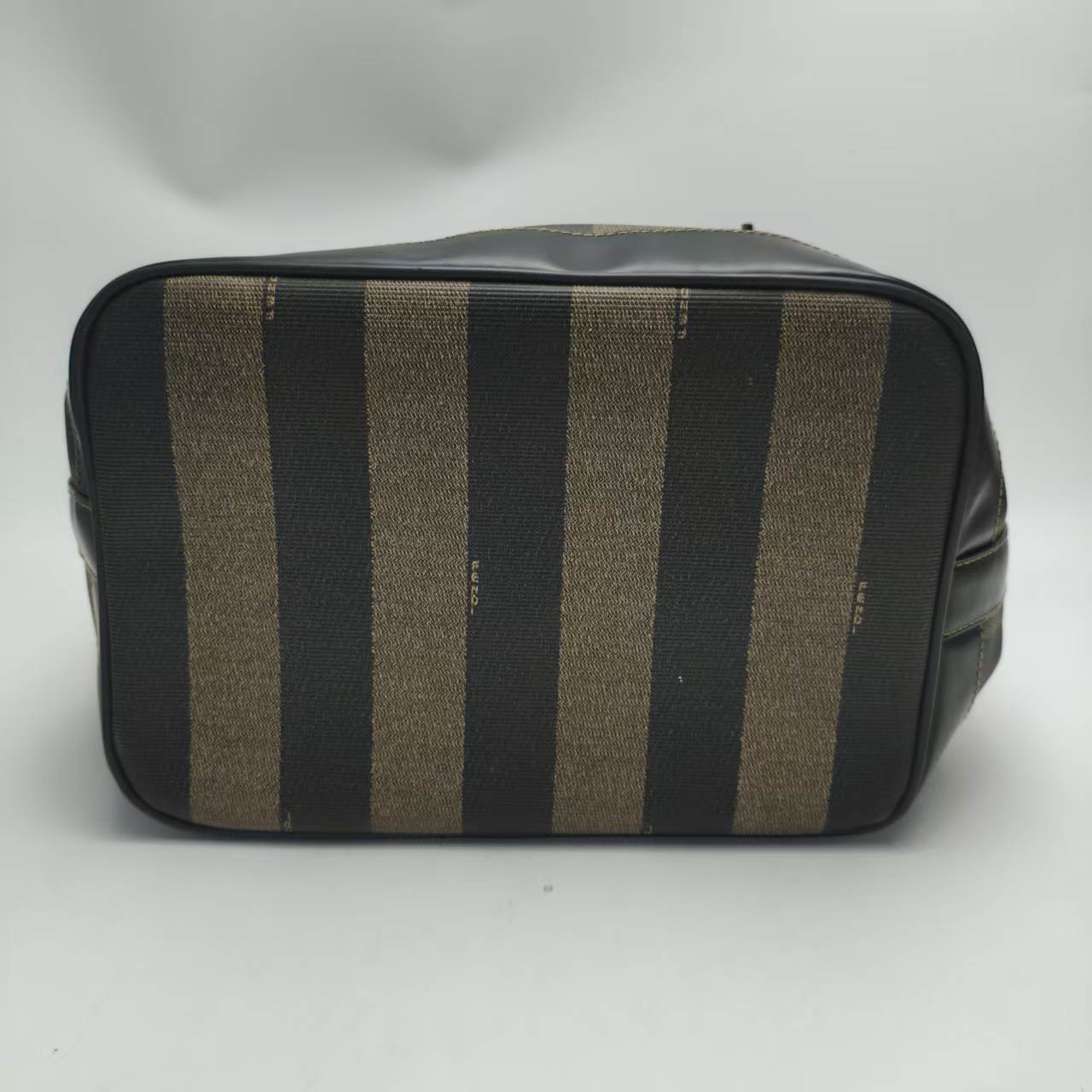 【*Shipped from: China*】FENDI Bucket PU Shoulder Bag — view 6
