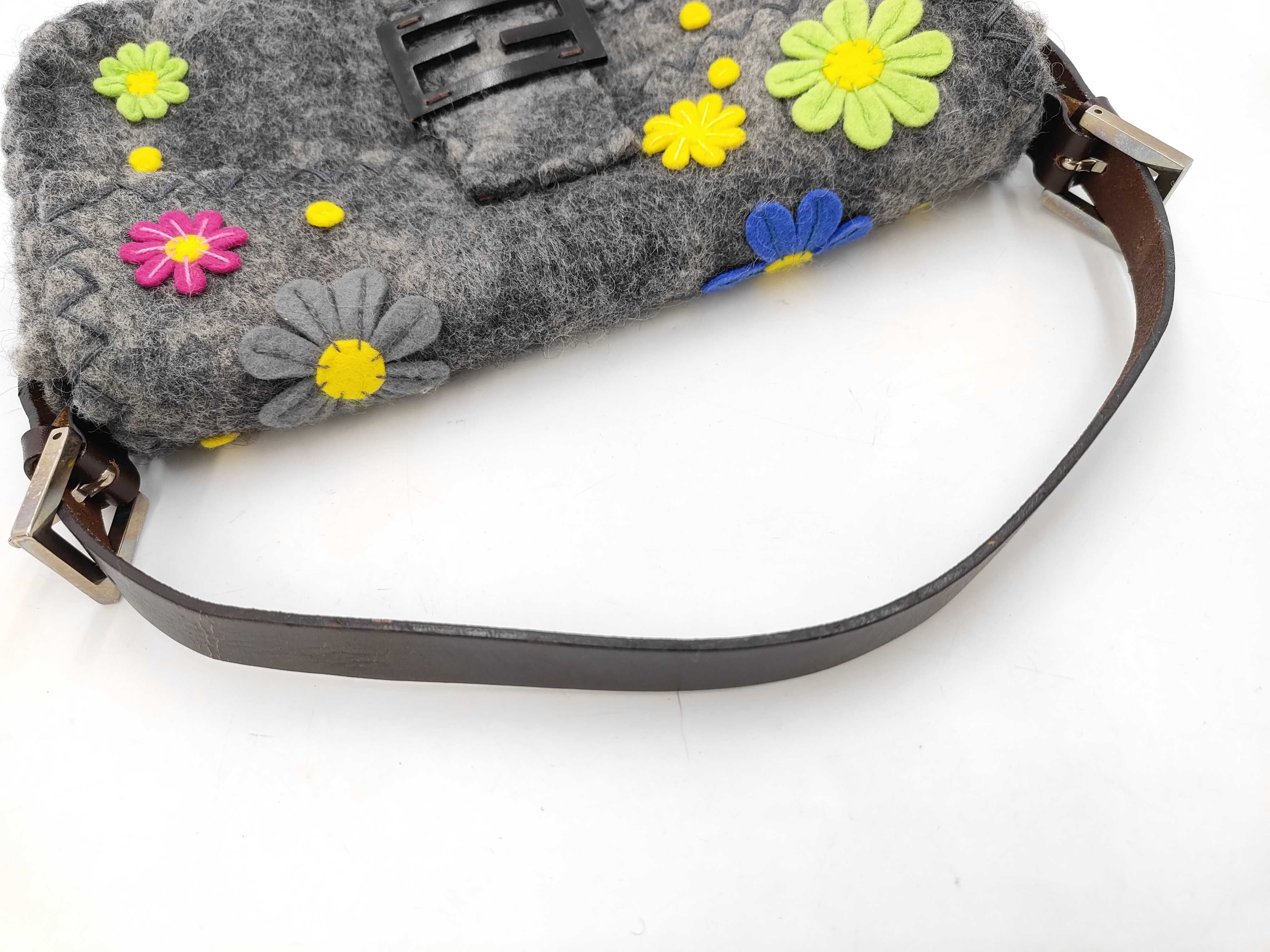 Mamma Baguette Bag Wool Grey Flower Handbag — view 4