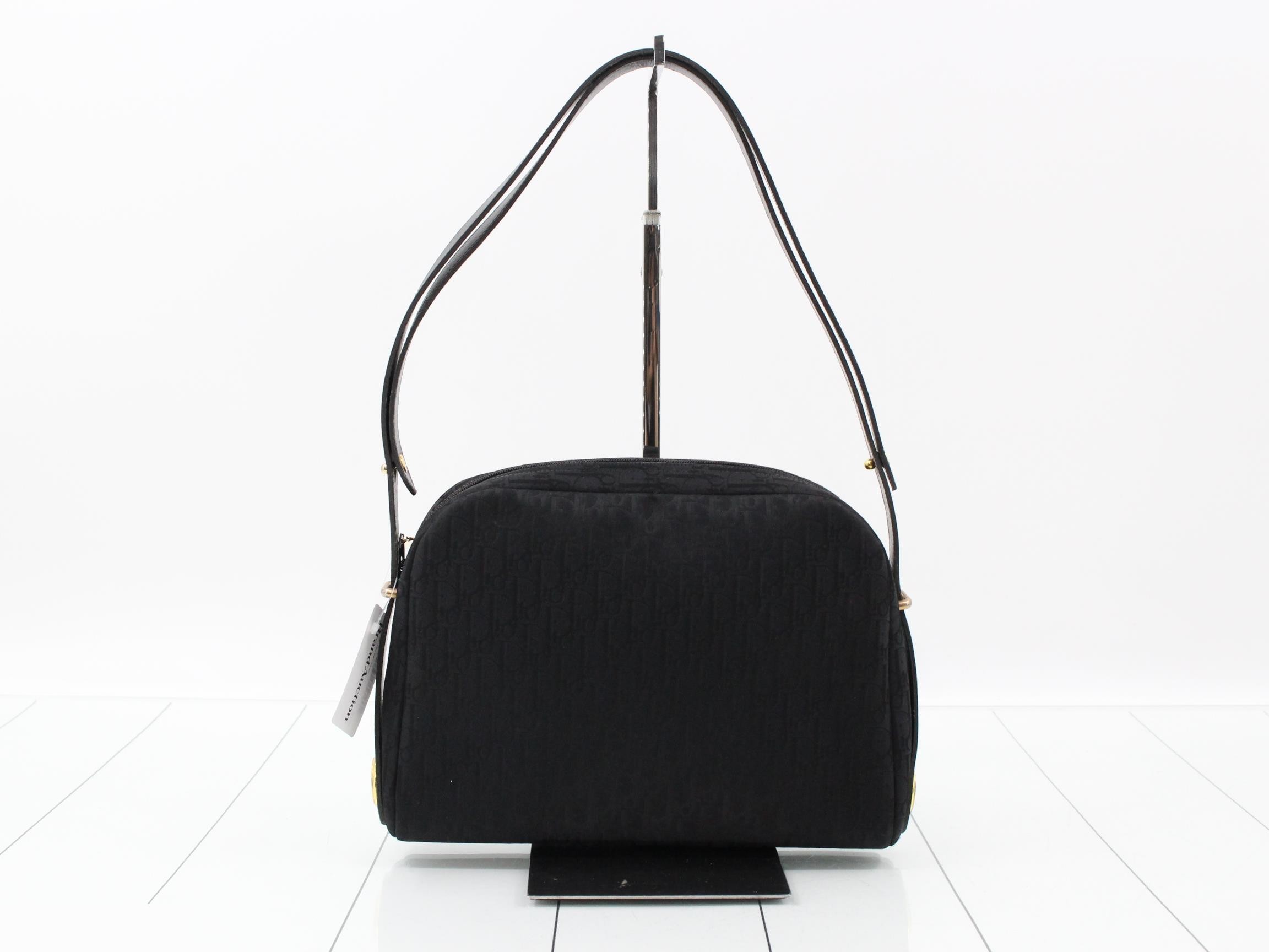 Trotter Exclusive Shoulder Bag