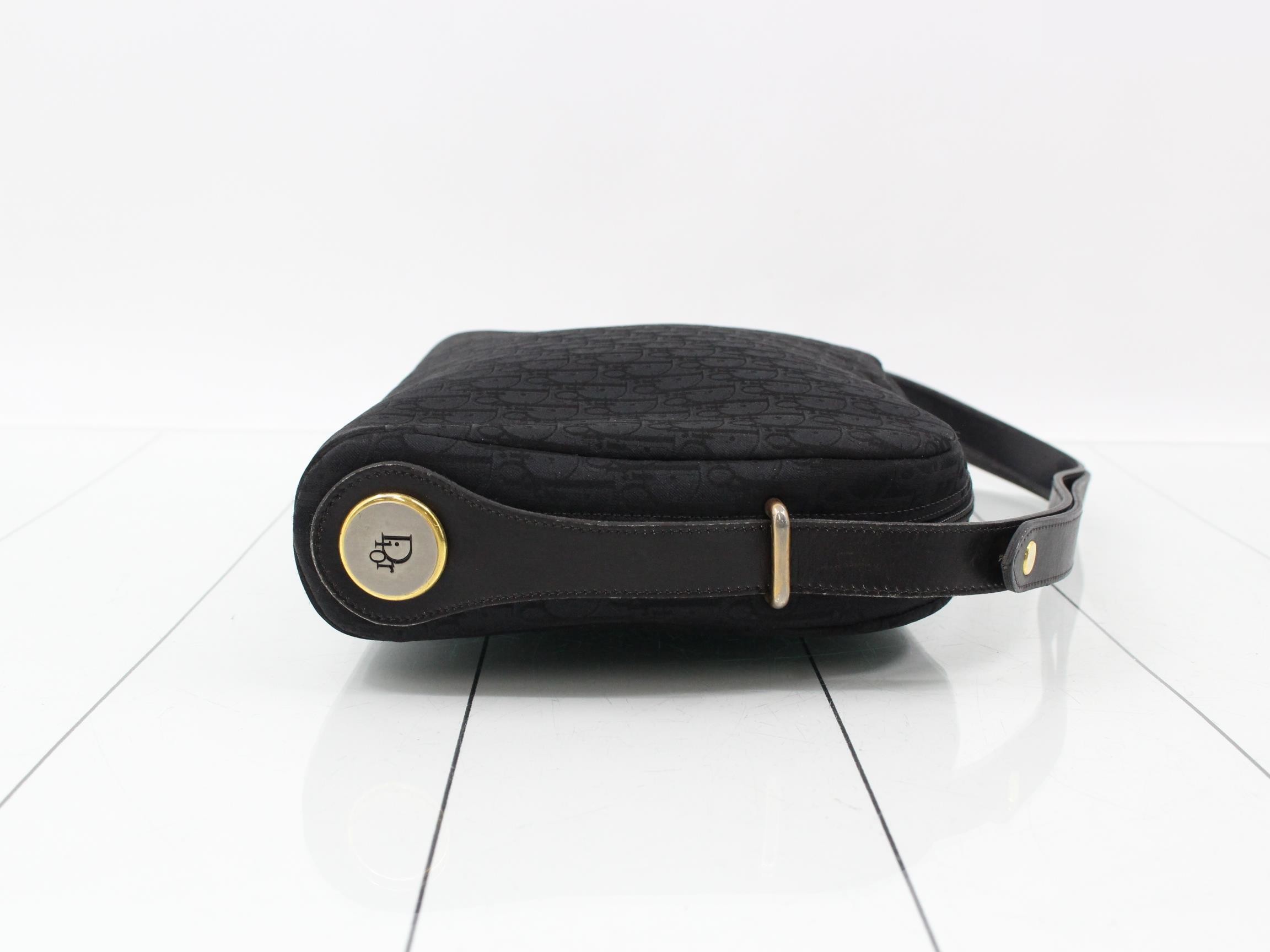 Trotter Exclusive Shoulder Bag — view 3