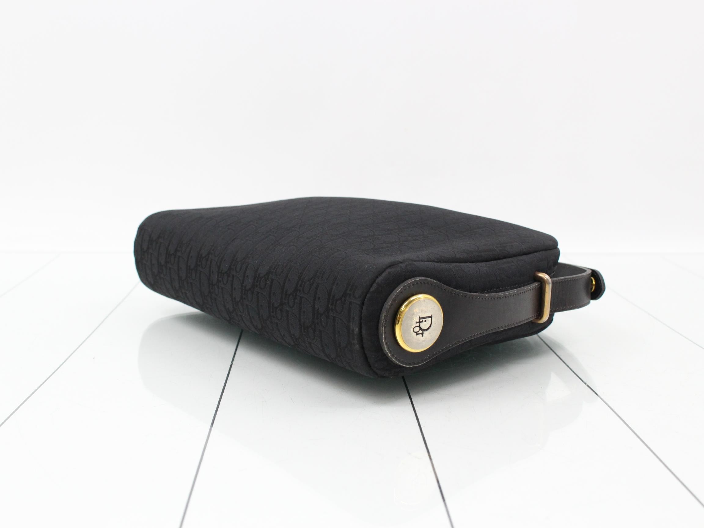 Trotter Exclusive Shoulder Bag — view 6