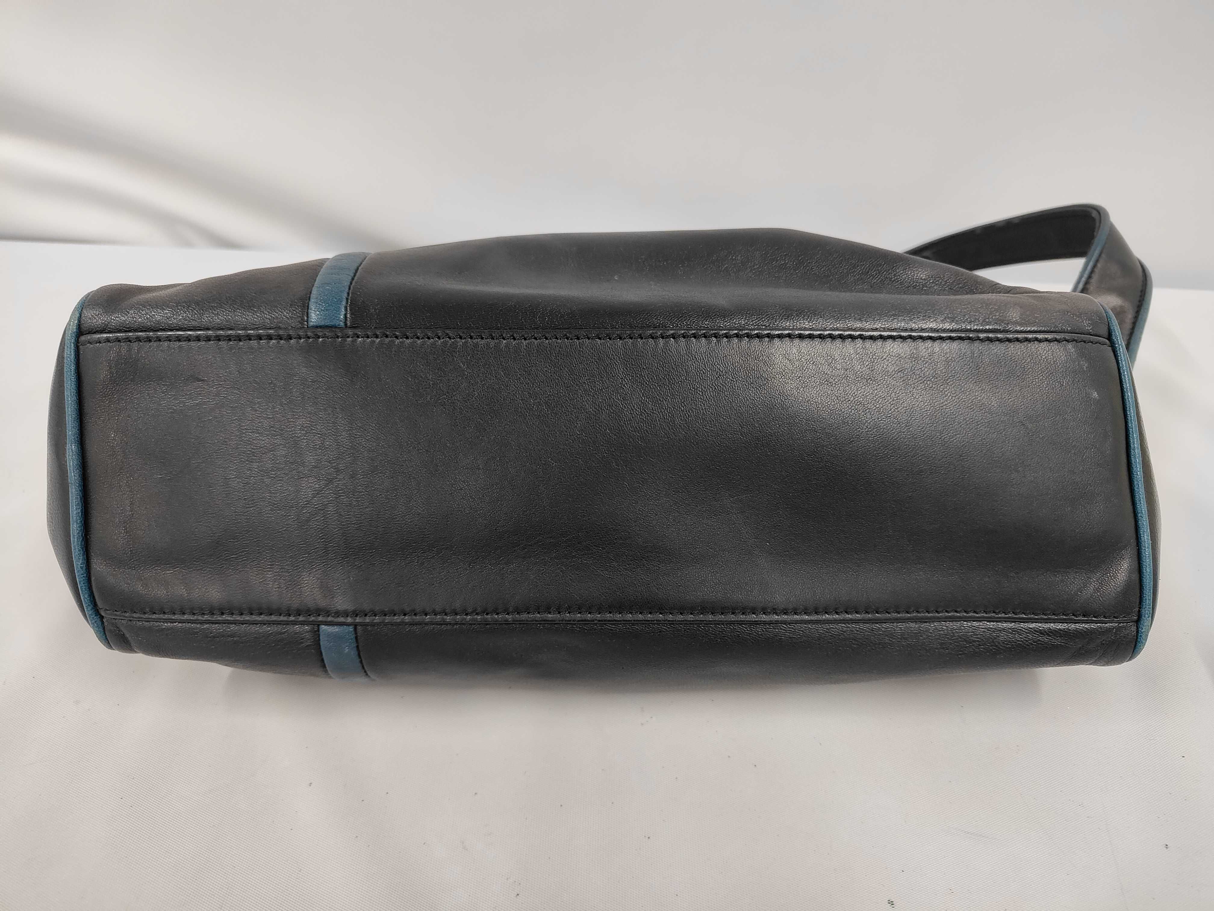 Anagram One-Shoulder Bag (Shoulder Bag) — view 3