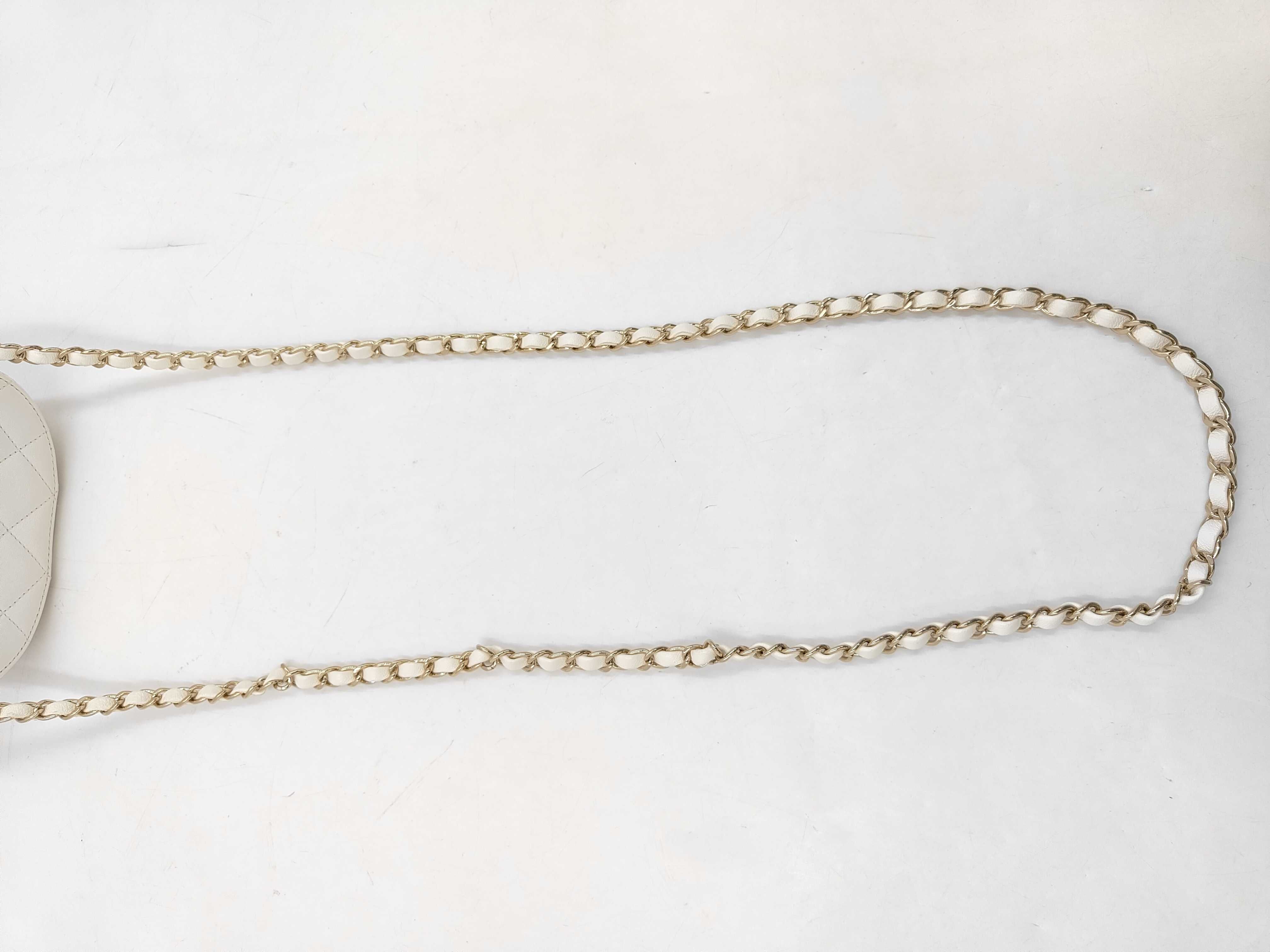 Matelassé Vanity Bag Chain Shoulder Bag White IC Plate Vanity Bag — view 10