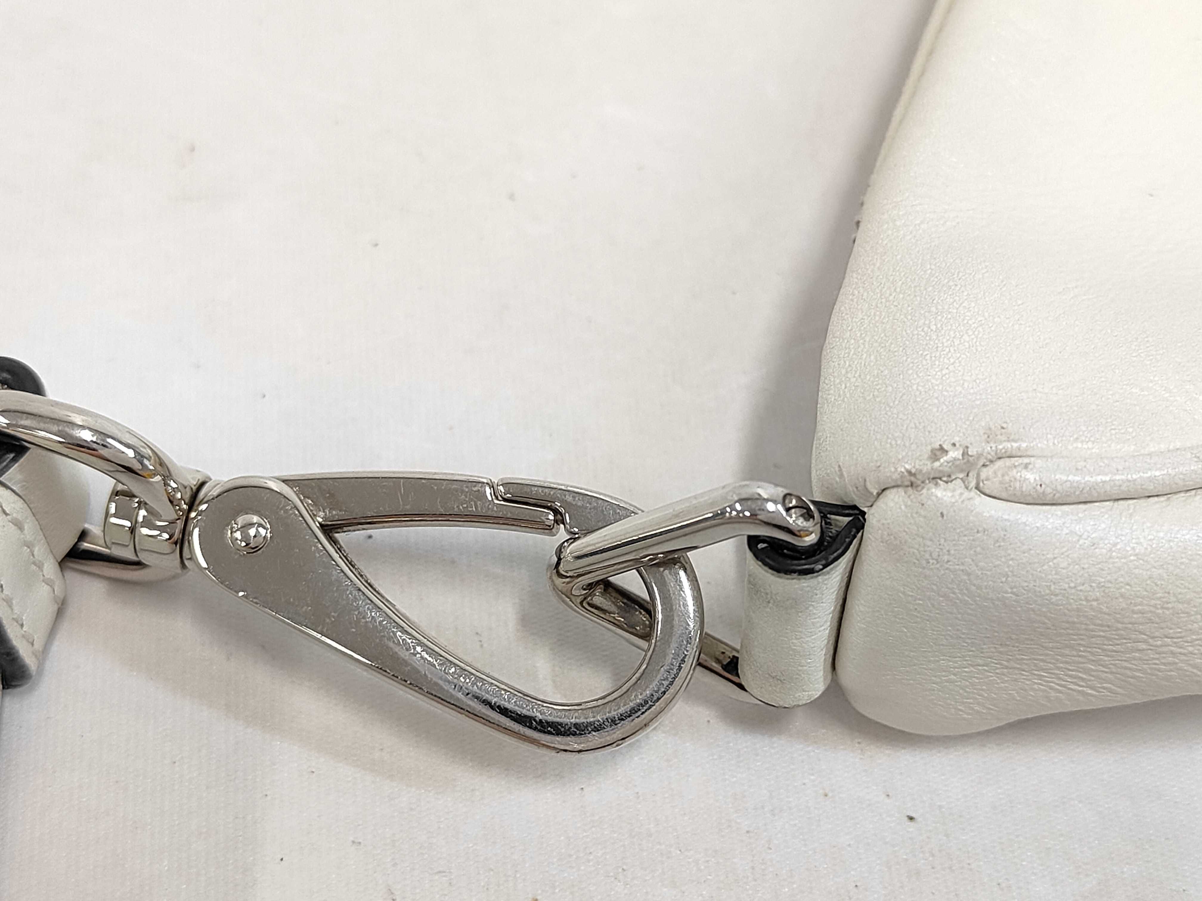 1NE039 Leather Triangle Clutch, White, IC Card Pouch, Strap, Handbag — view 5