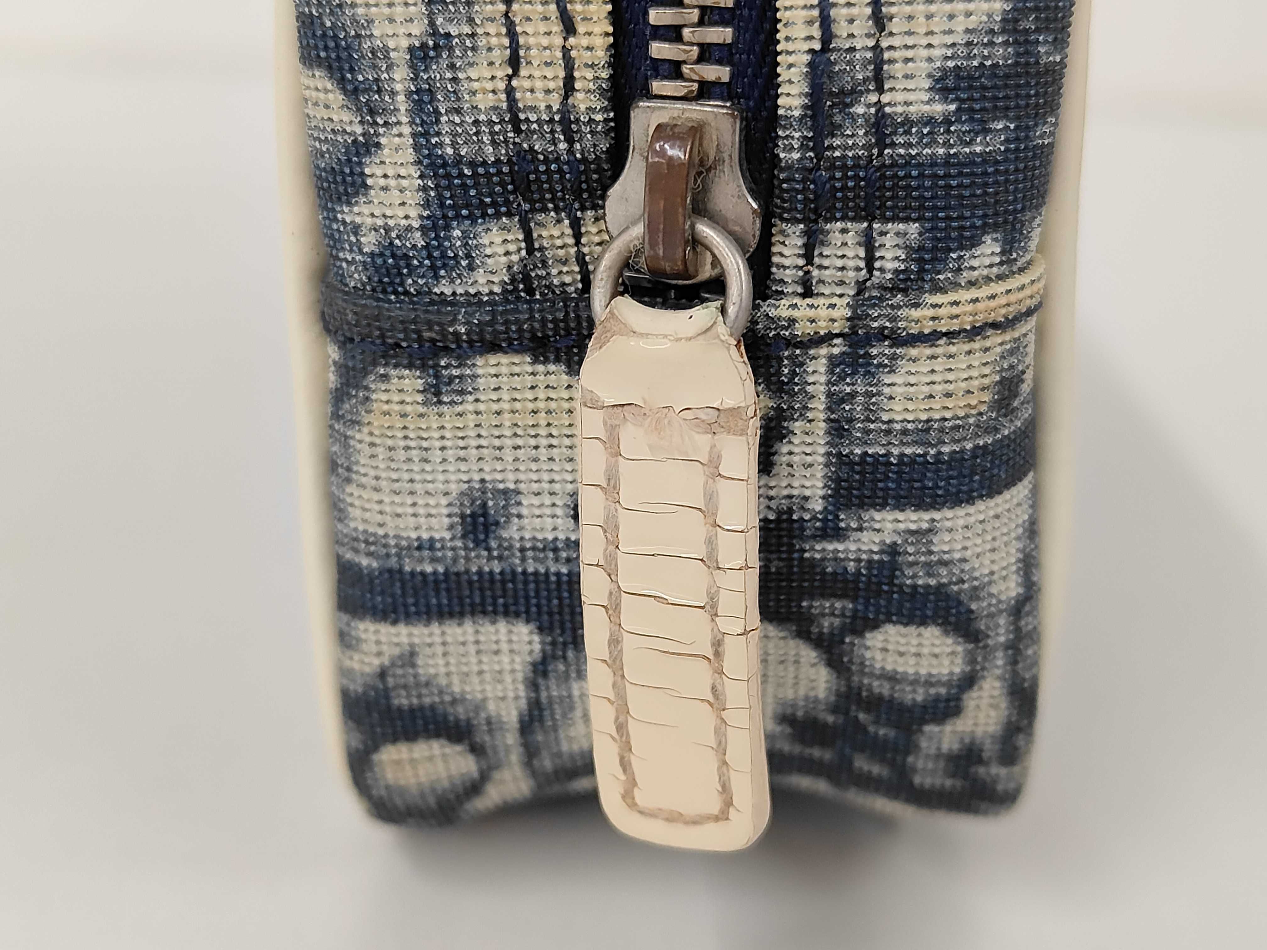pouch — view 3