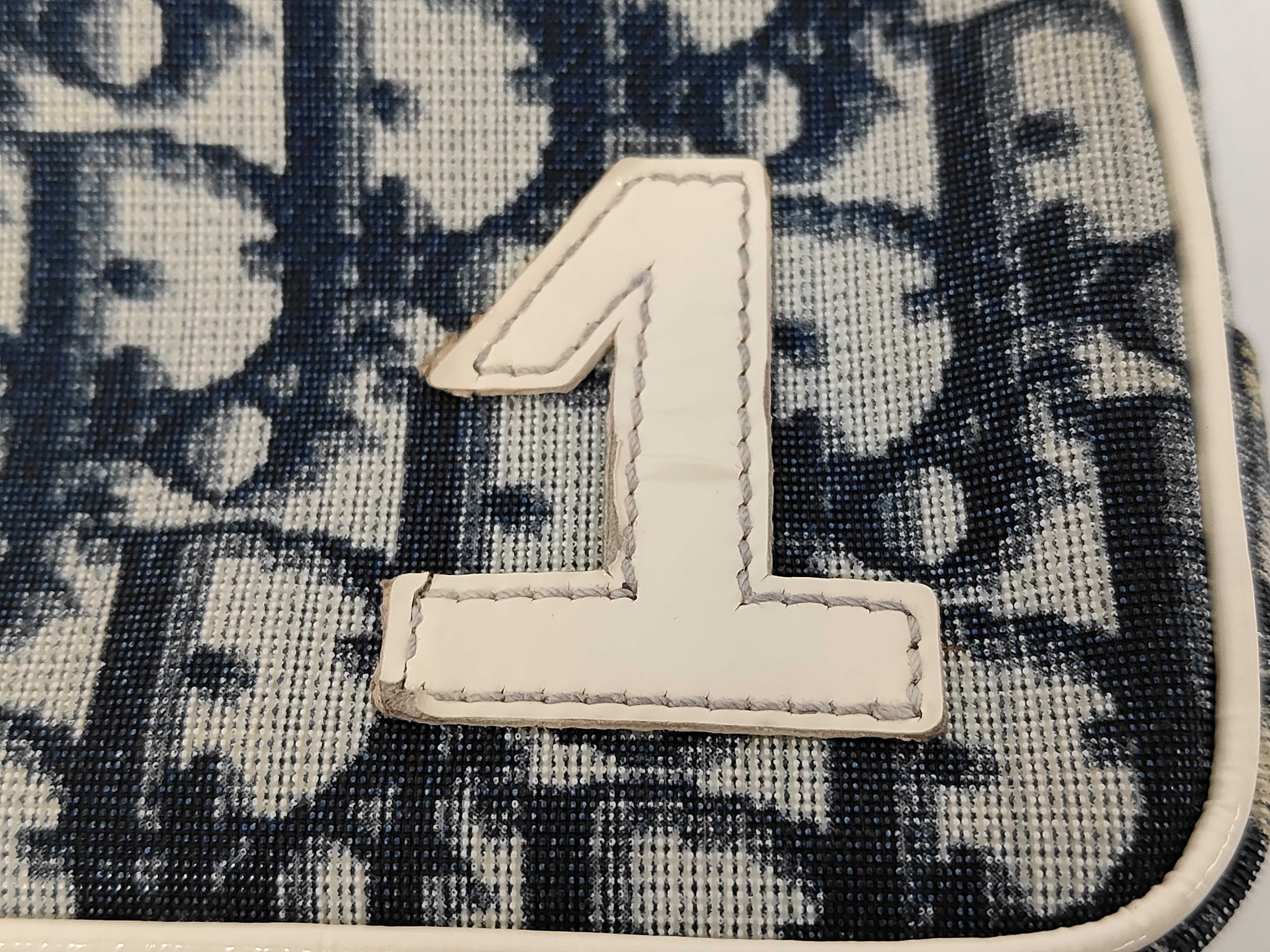 pouch — view 6