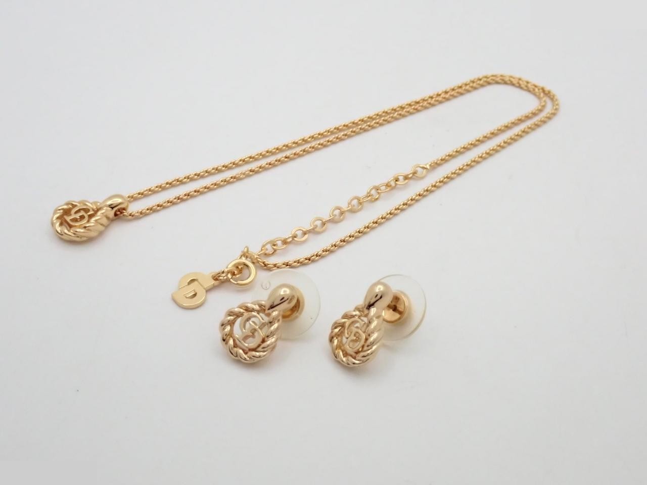 CD logo earrings and necklace set (2 pieces), gold, chain approximately 43cm.