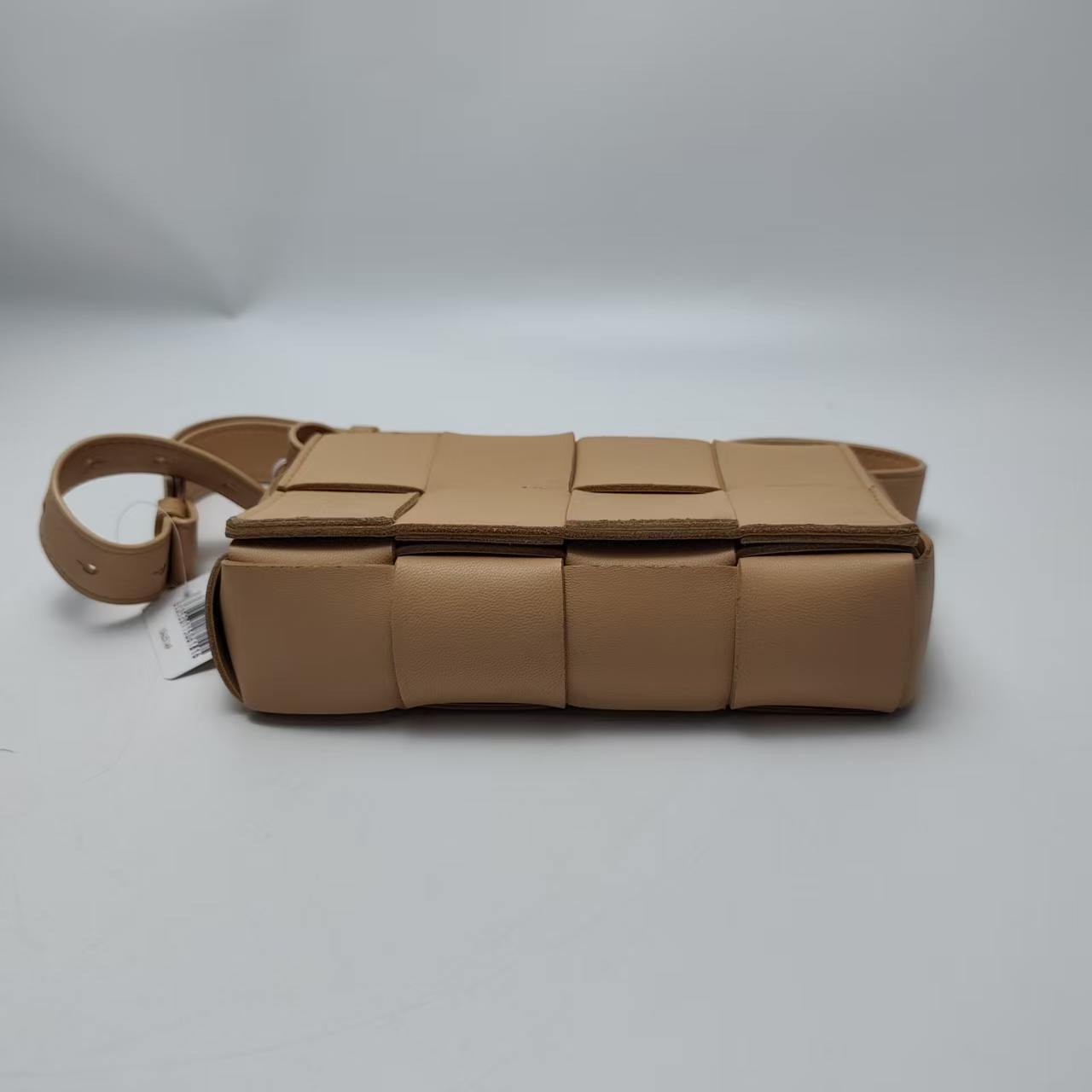 【*Shipped from: China*】BOTTEGA VENETA Cassette Lambskin Shoulder Bag — view 5