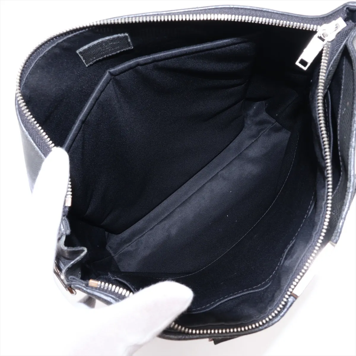 Taiga Anton Tote M33433 MB2177 Black, aftermarket zipper pull — view 7