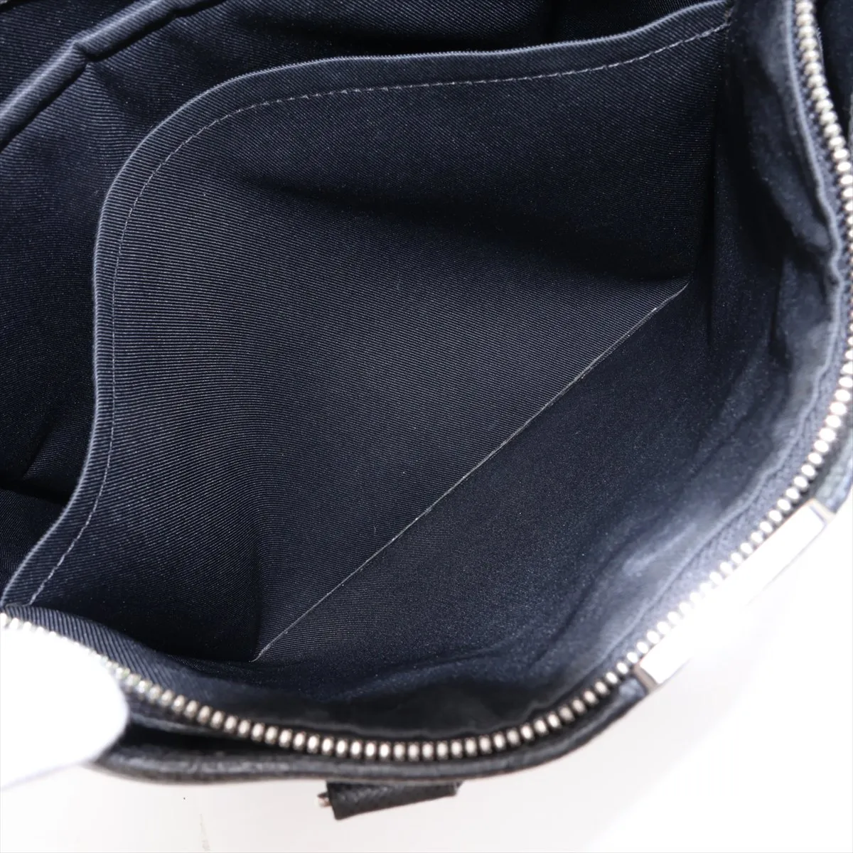 Taiga Anton Tote M33433 MB2177 Black, aftermarket zipper pull — view 9